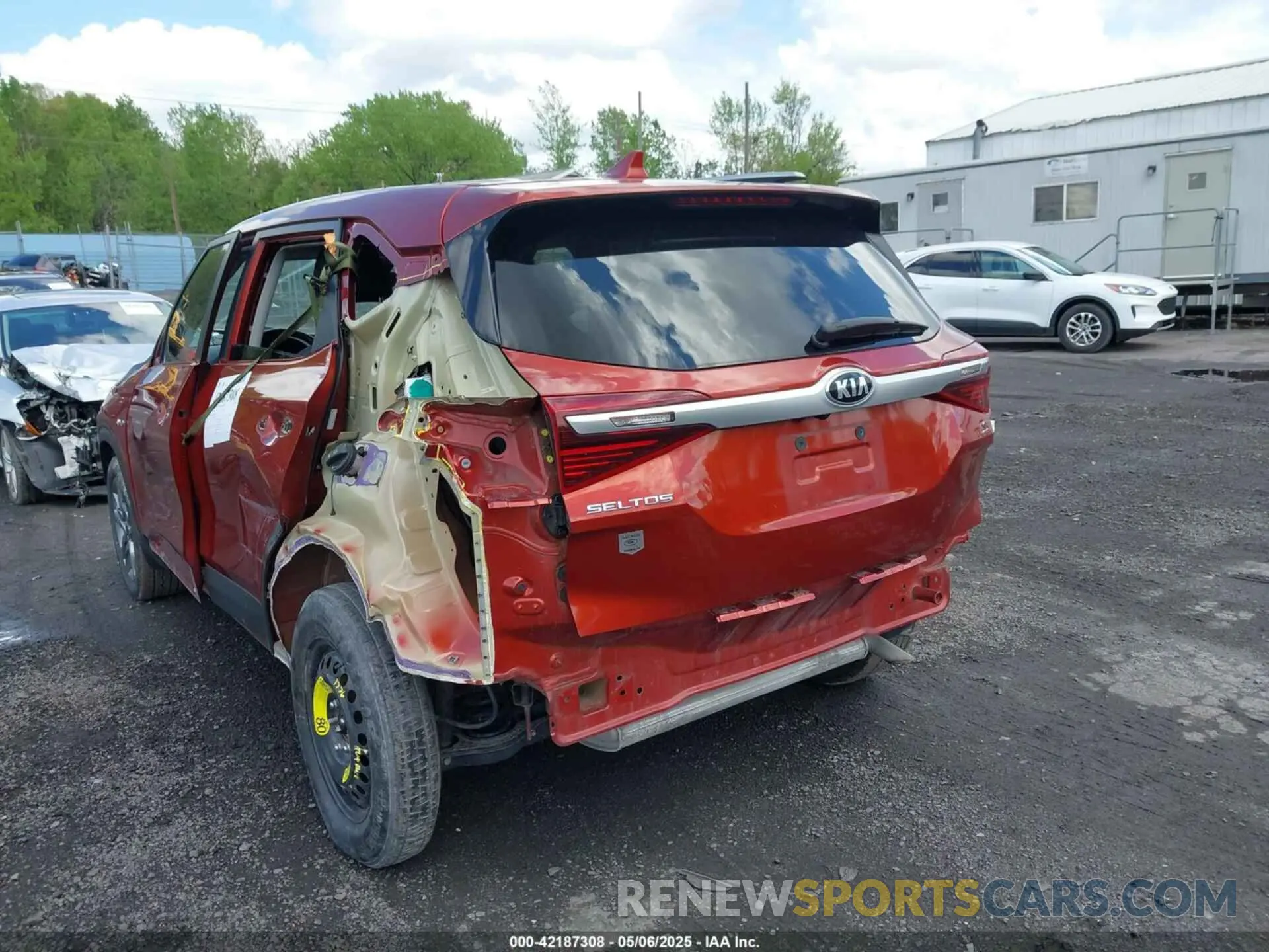 6 Photograph of a damaged car KNDEUCAA9M7074842 KIA SELTOS 2021