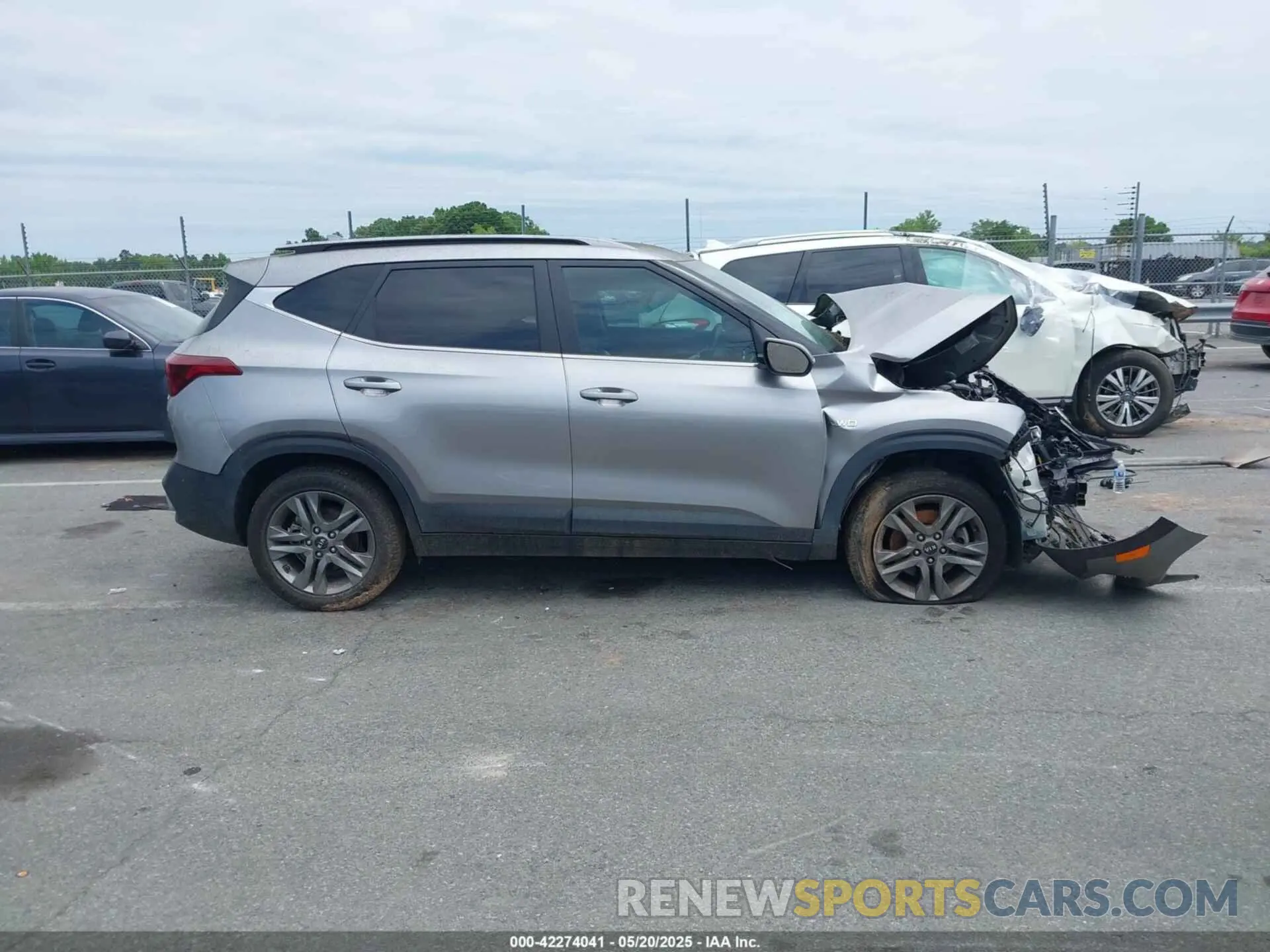 13 Photograph of a damaged car KNDEUCAA9M7084593 KIA SELTOS 2021