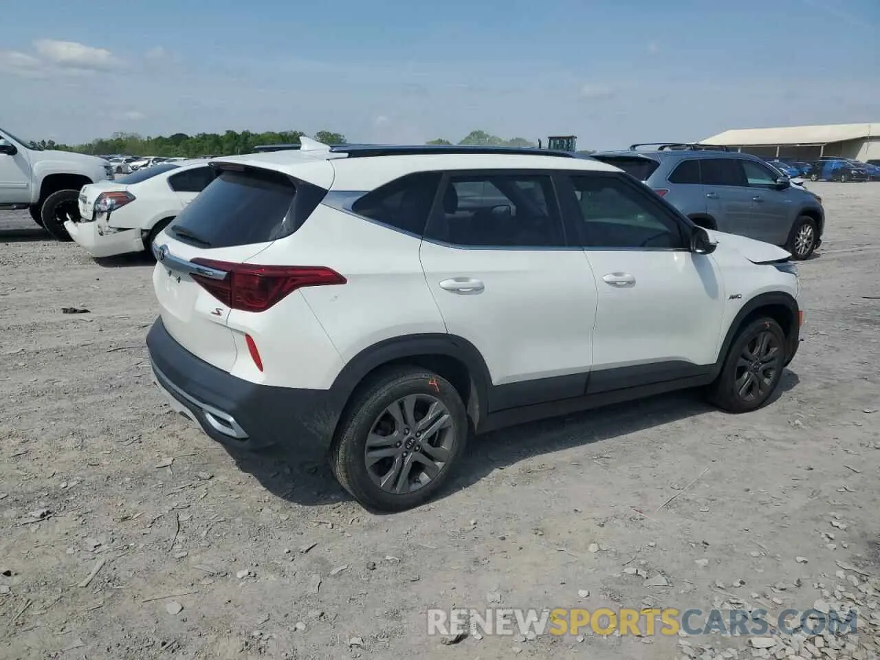 3 Photograph of a damaged car KNDEUCAA9M7097764 KIA SELTOS 2021