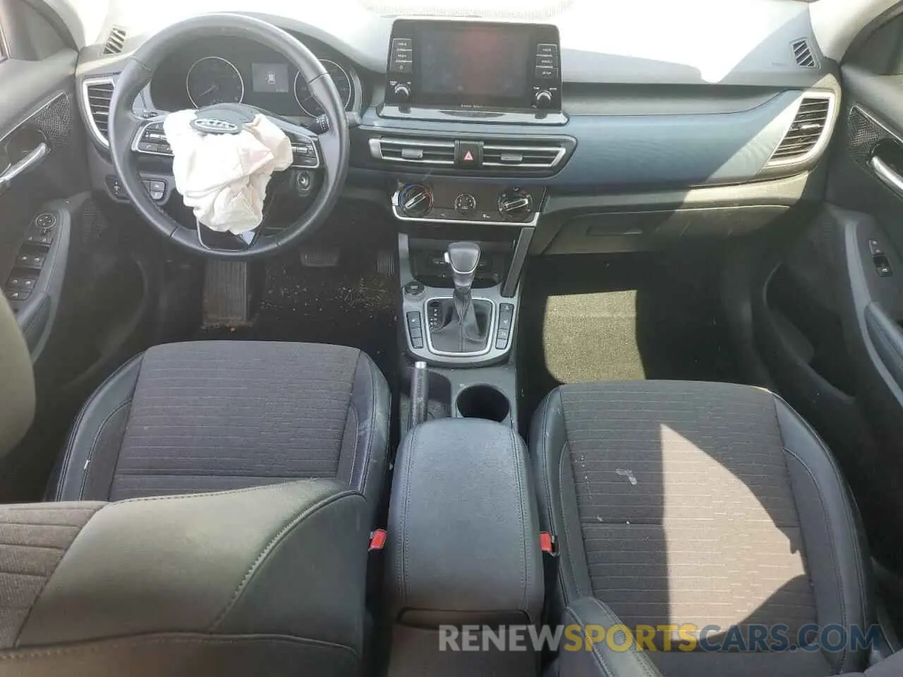 8 Photograph of a damaged car KNDEUCAA9M7097764 KIA SELTOS 2021
