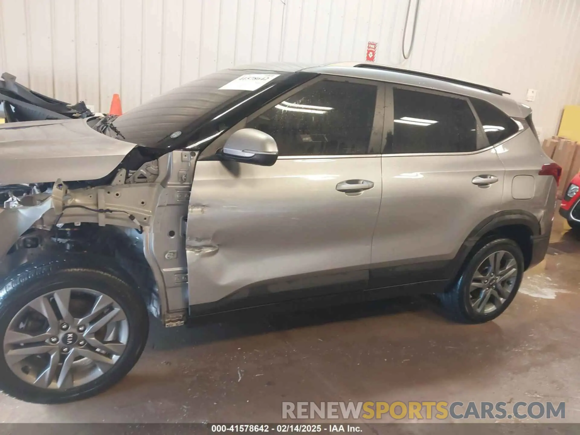 14 Photograph of a damaged car KNDEUCAA9M7115941 KIA SELTOS 2021