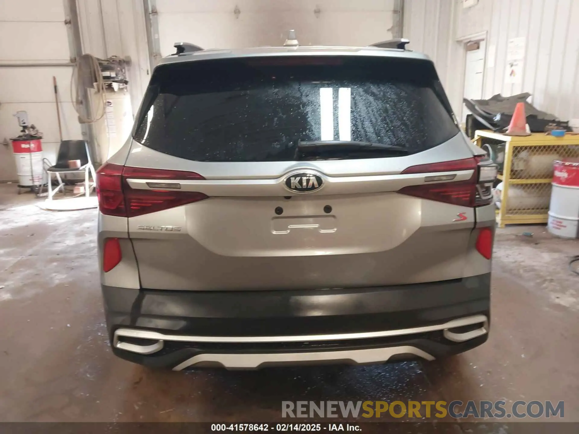 16 Photograph of a damaged car KNDEUCAA9M7115941 KIA SELTOS 2021