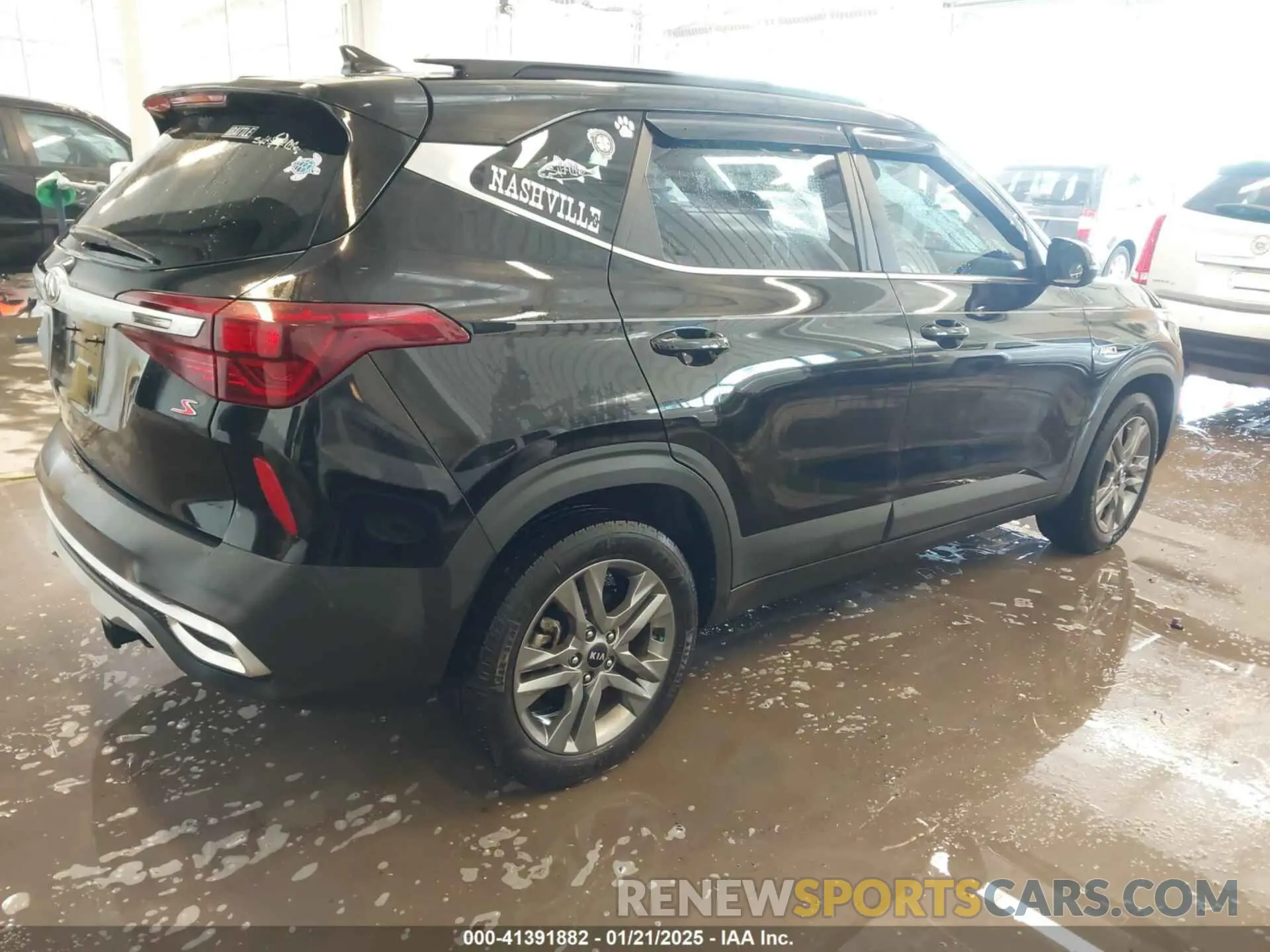 4 Photograph of a damaged car KNDEUCAA9M7124395 KIA SELTOS 2021