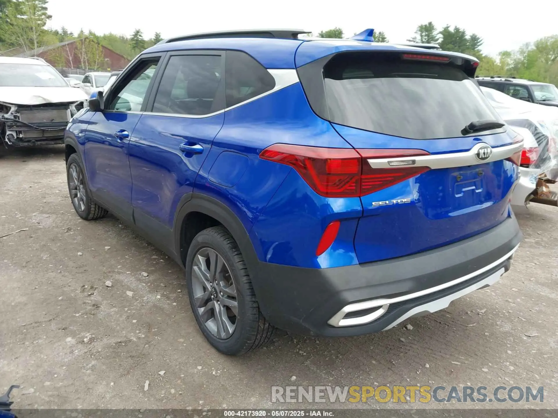 3 Photograph of a damaged car KNDEUCAAXM7121179 KIA SELTOS 2021
