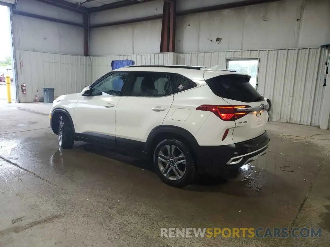 2 Photograph of a damaged car KNDEUCAAXM7169264 KIA SELTOS 2021