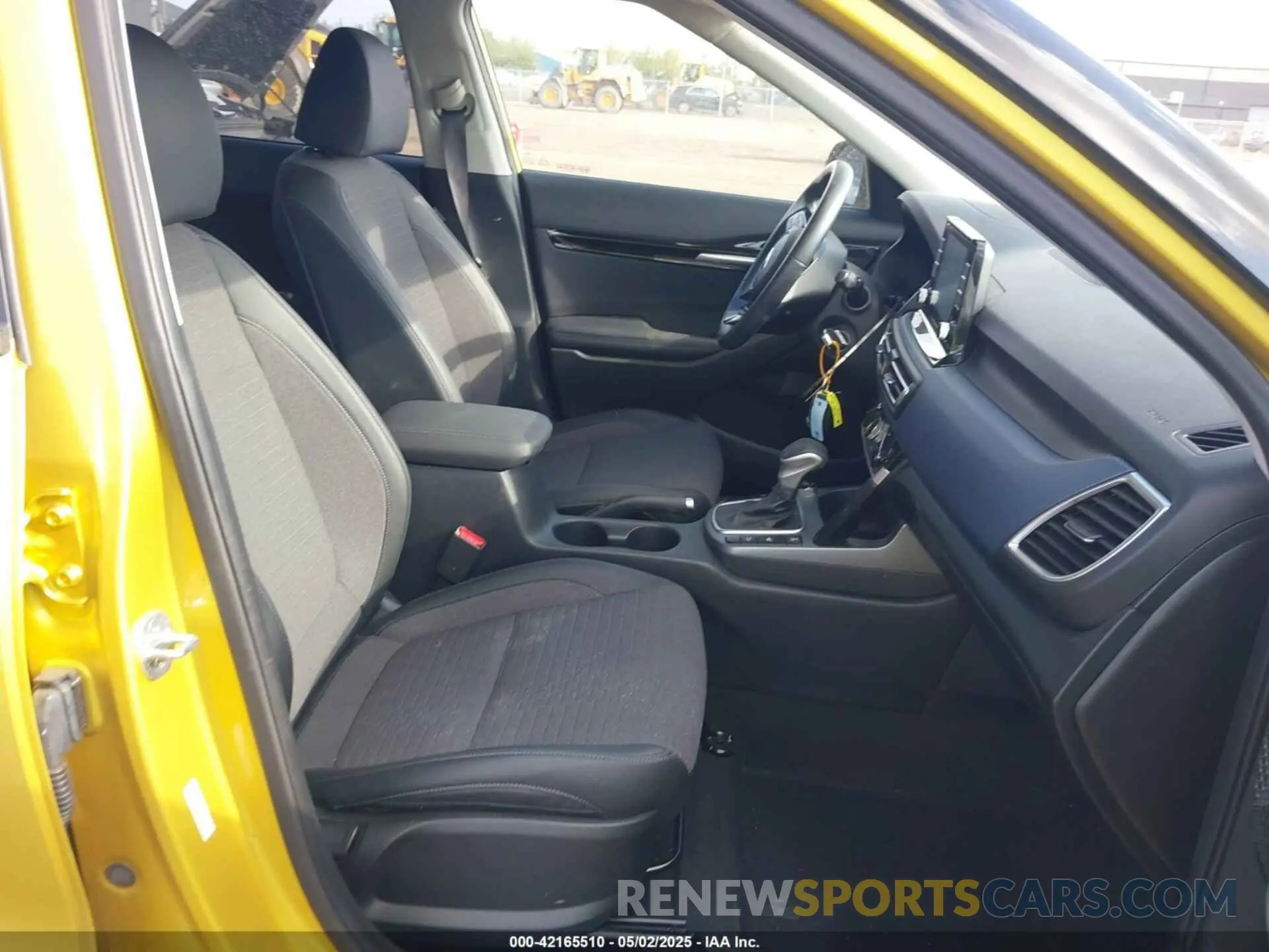 5 Photograph of a damaged car KNDEUCAAXM7169894 KIA SELTOS 2021