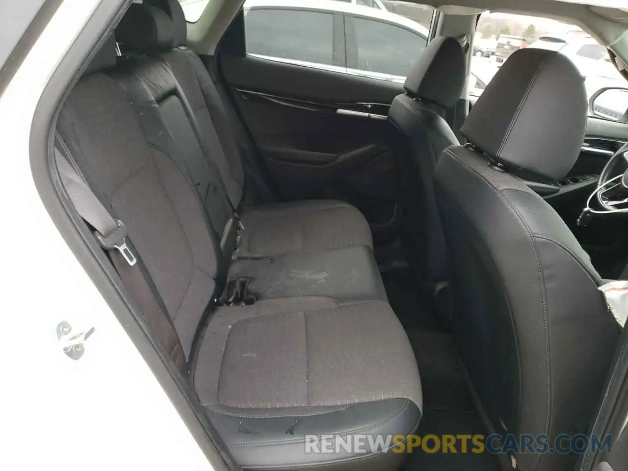 11 Photograph of a damaged car KNDEUCAAXM7170110 KIA SELTOS 2021