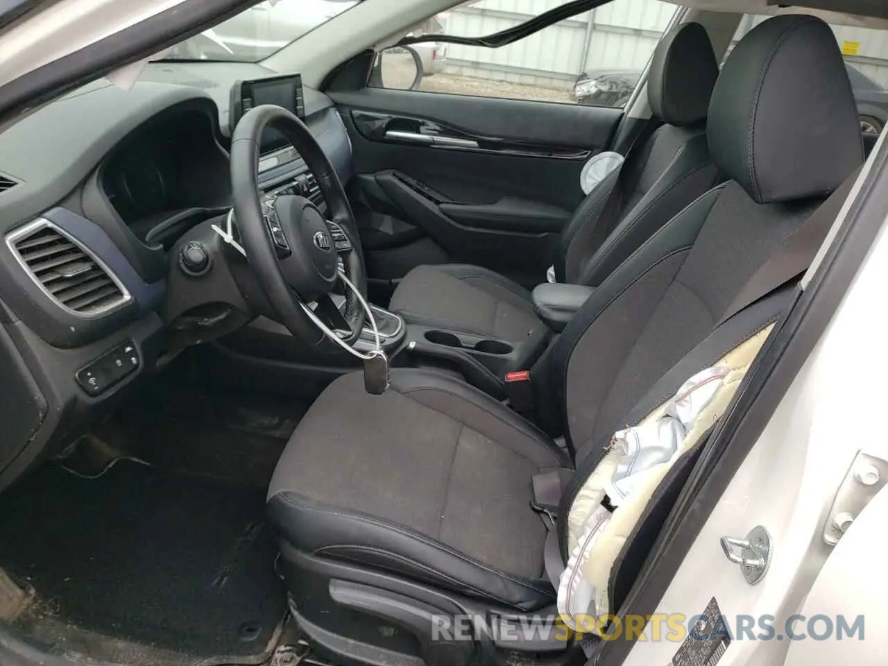 7 Photograph of a damaged car KNDEUCAAXM7170110 KIA SELTOS 2021