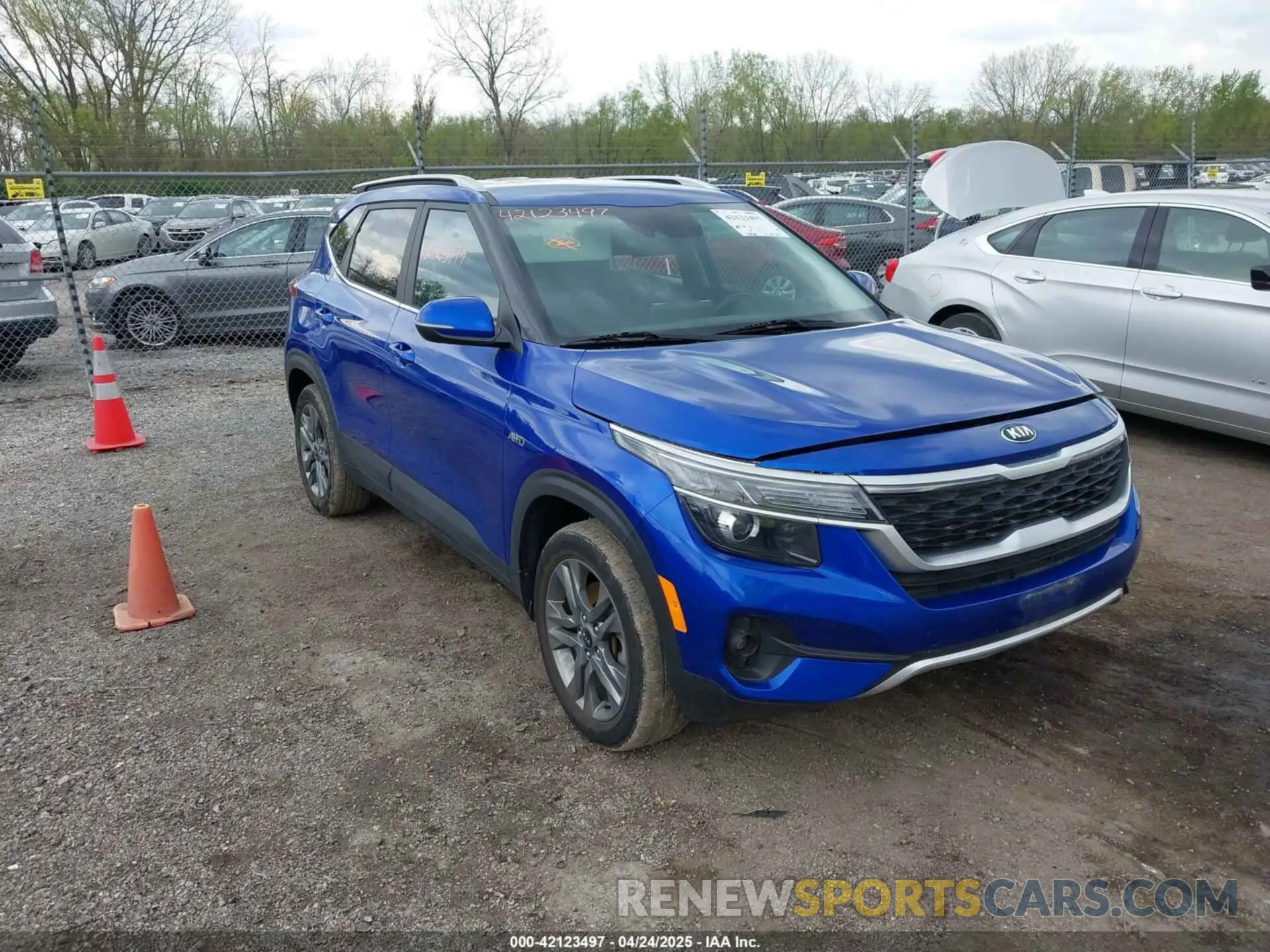 1 Photograph of a damaged car KNDEUCAAXM7221587 KIA SELTOS 2021
