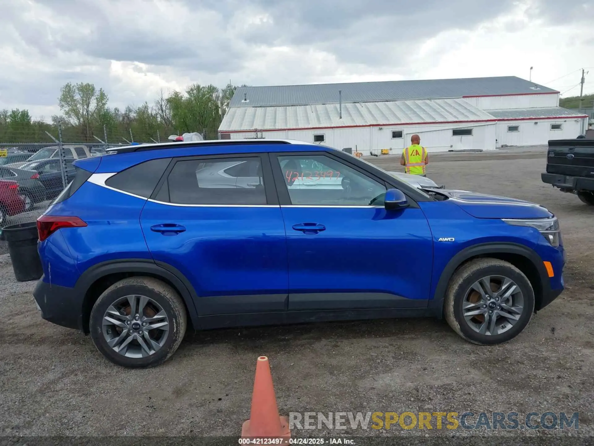 12 Photograph of a damaged car KNDEUCAAXM7221587 KIA SELTOS 2021