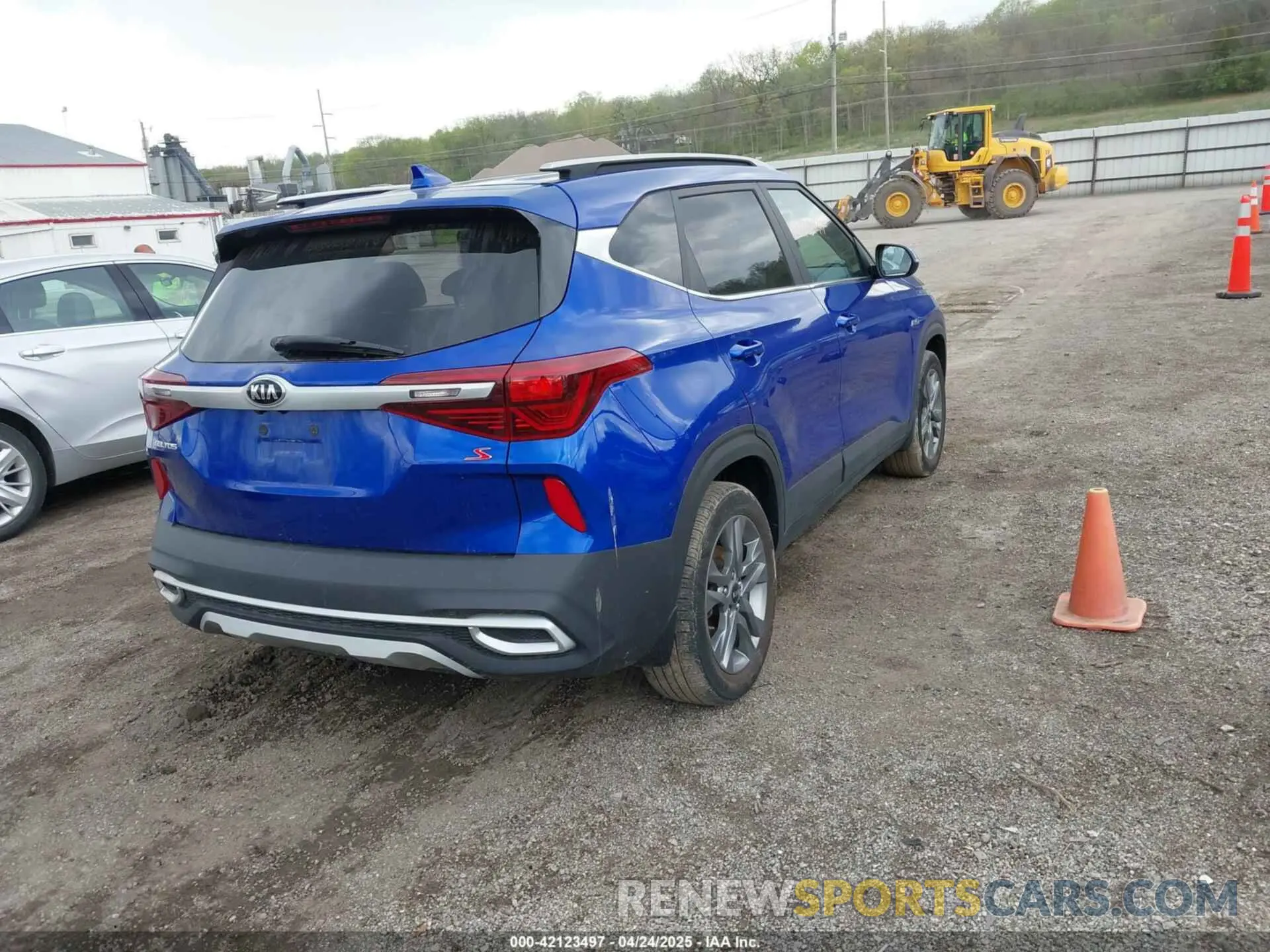 4 Photograph of a damaged car KNDEUCAAXM7221587 KIA SELTOS 2021