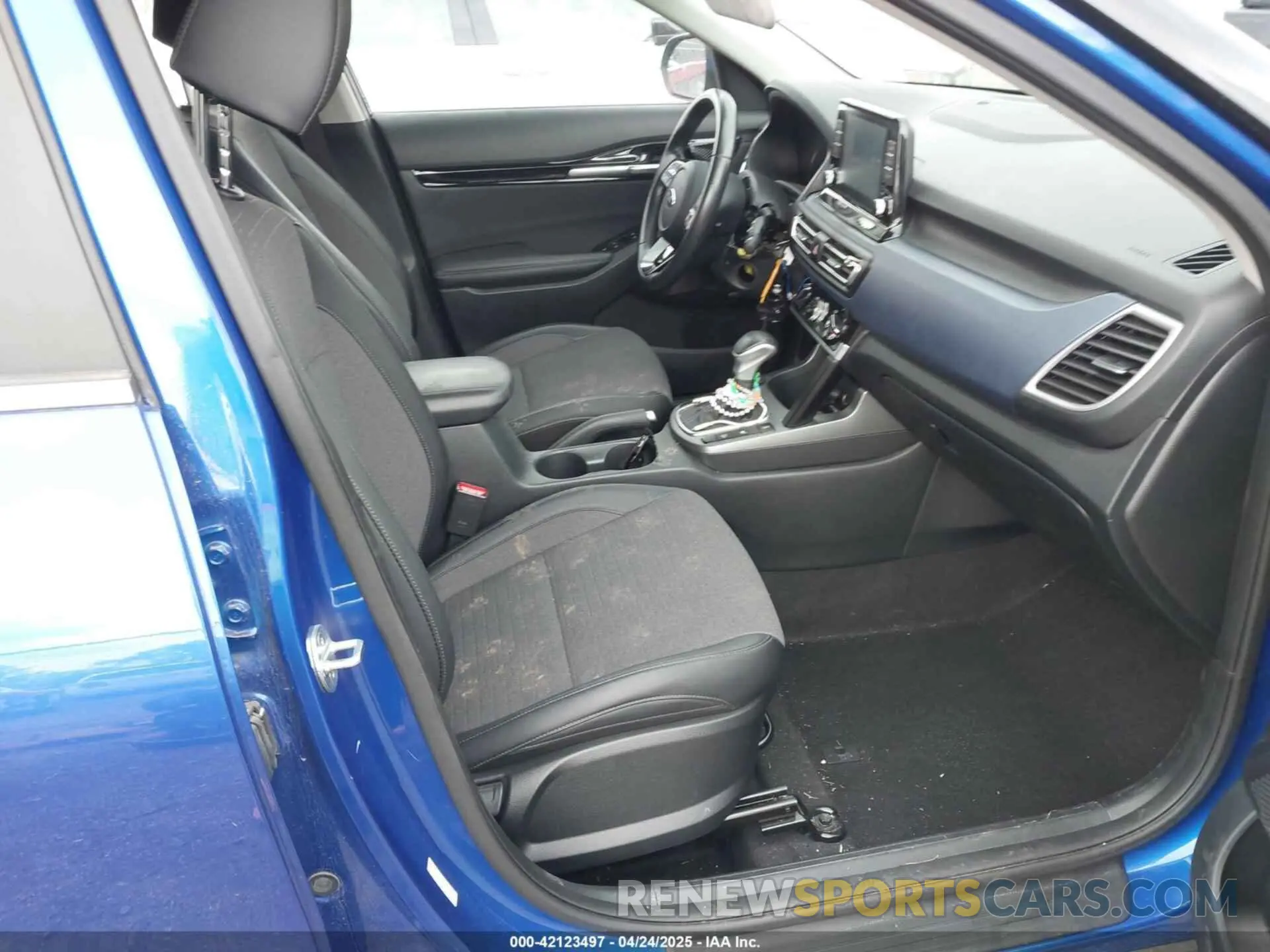 5 Photograph of a damaged car KNDEUCAAXM7221587 KIA SELTOS 2021