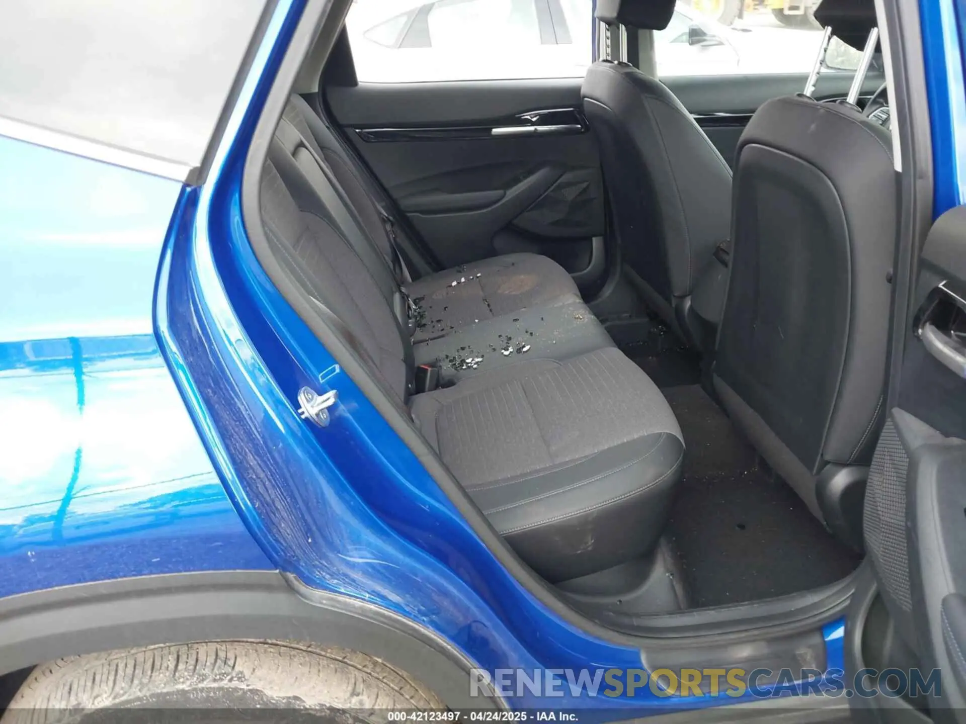 8 Photograph of a damaged car KNDEUCAAXM7221587 KIA SELTOS 2021