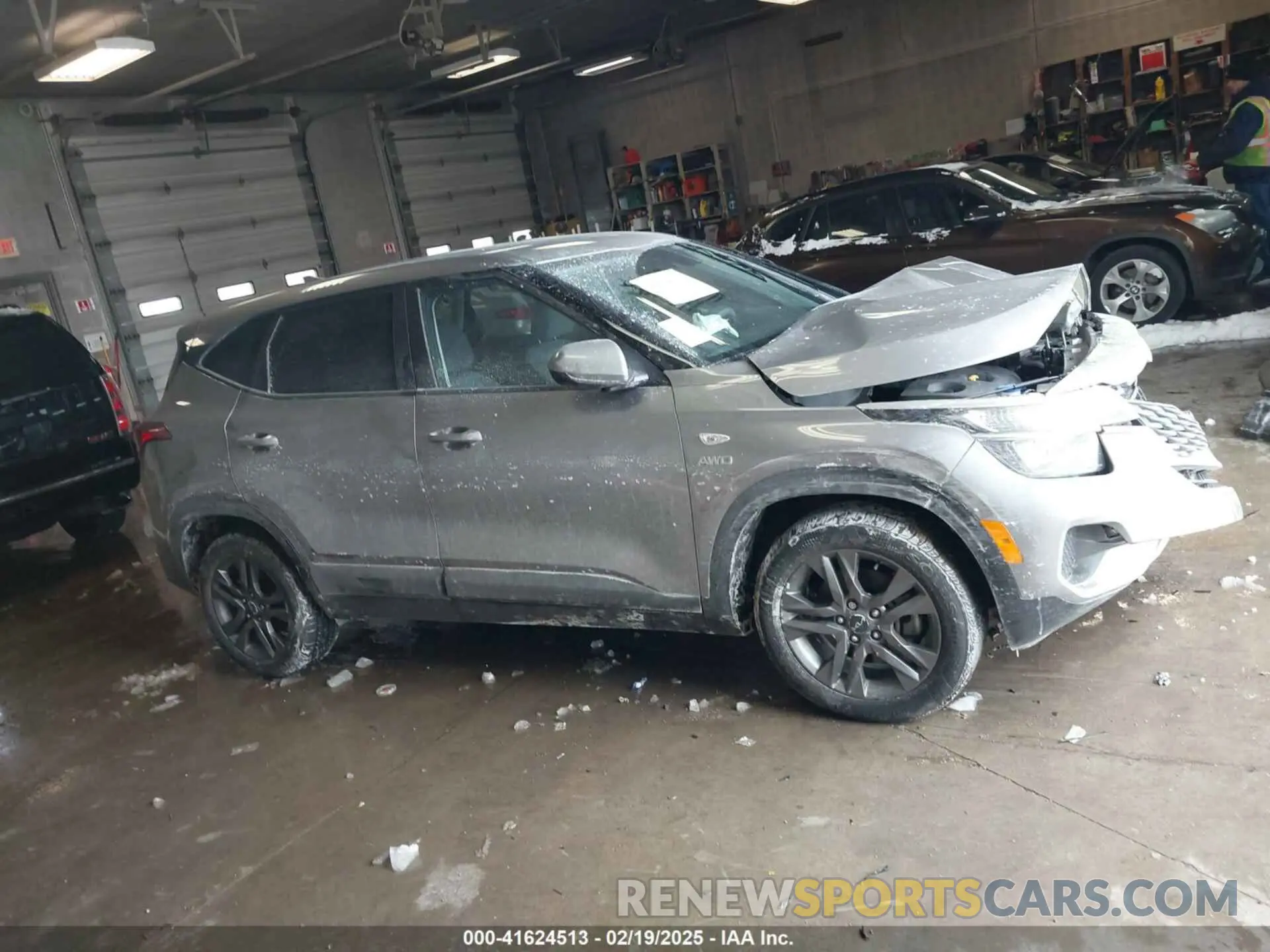 12 Photograph of a damaged car KNDEPCAA2N7303631 KIA SELTOS 2022