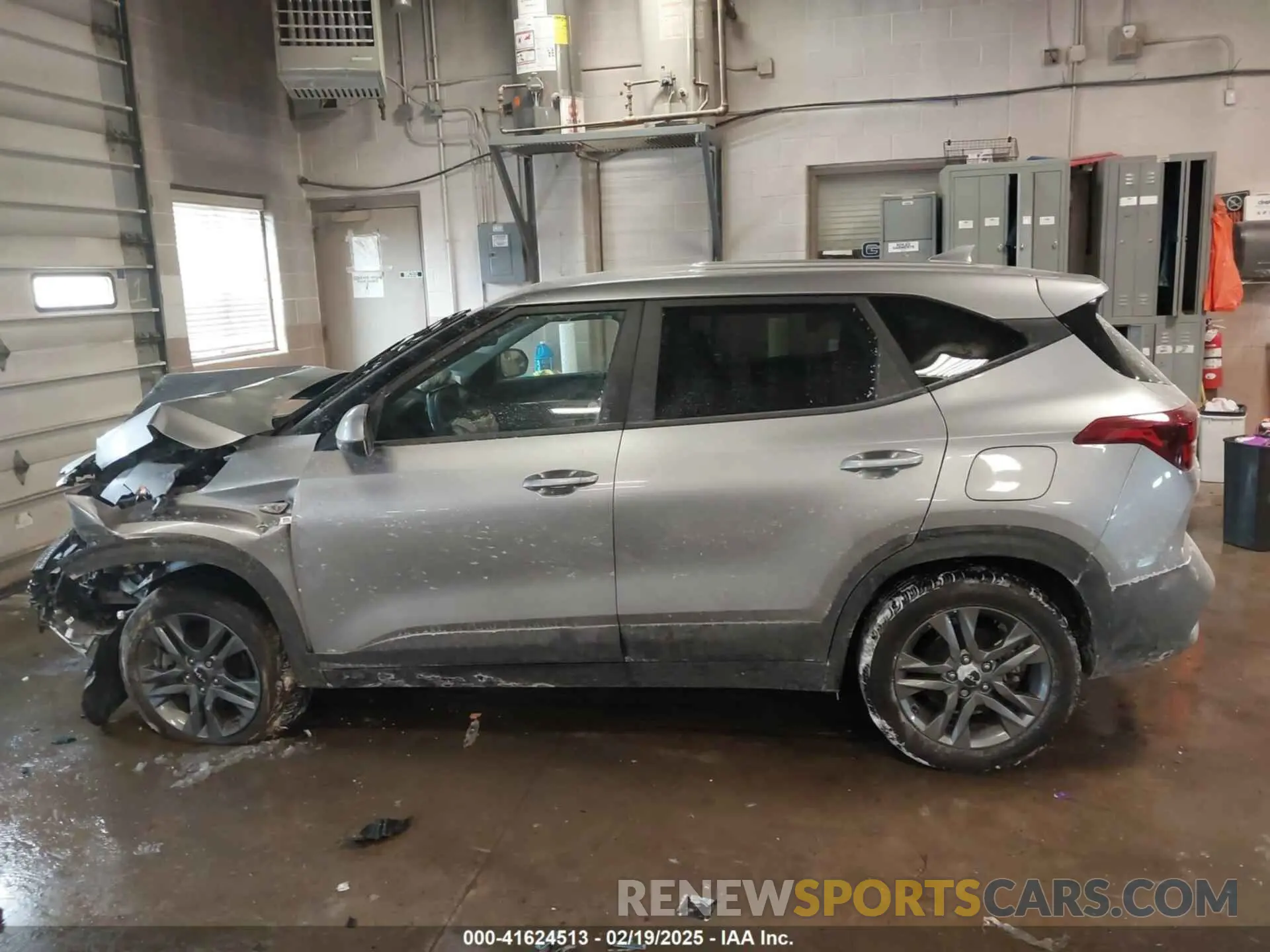 13 Photograph of a damaged car KNDEPCAA2N7303631 KIA SELTOS 2022