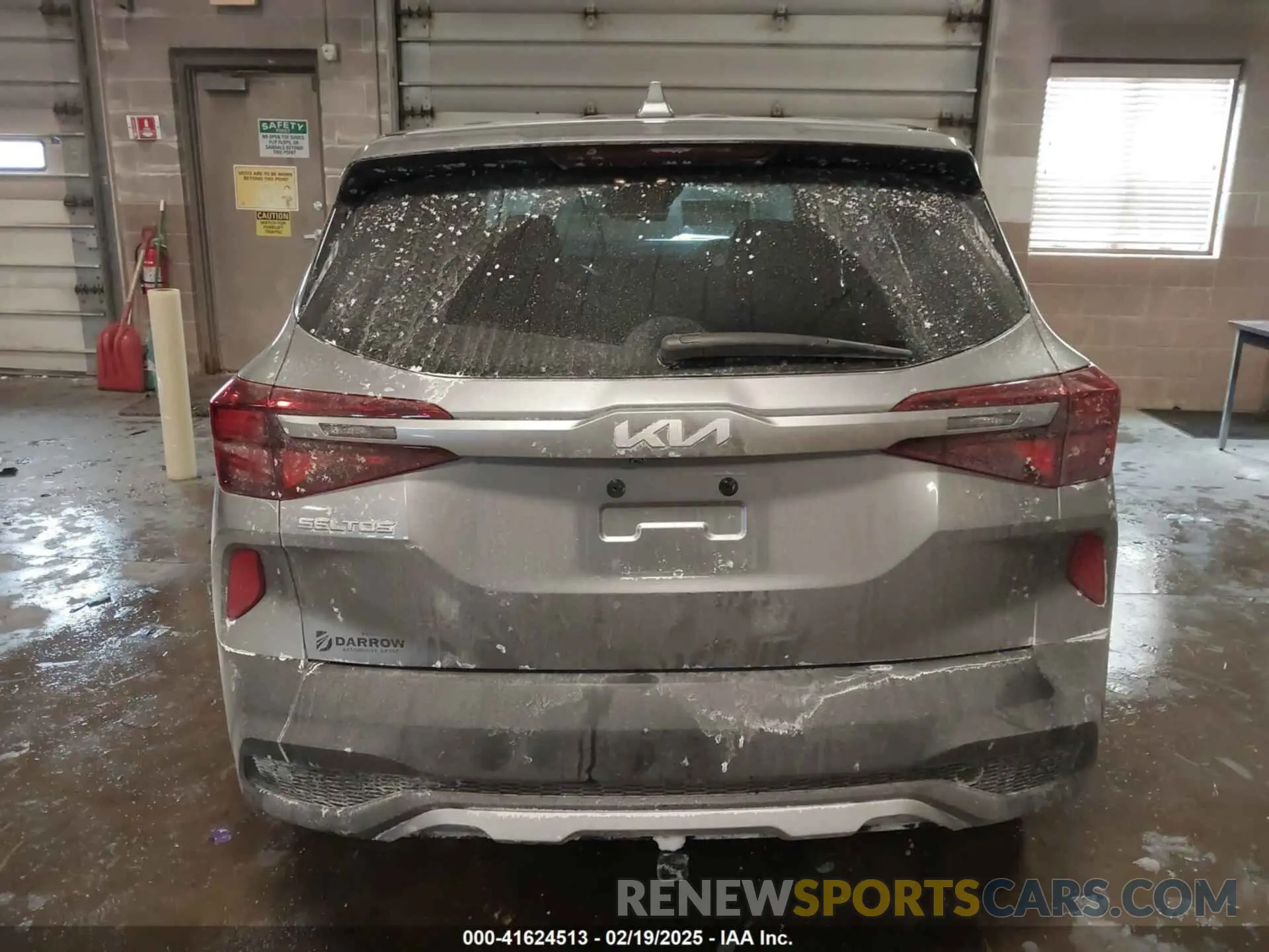 15 Photograph of a damaged car KNDEPCAA2N7303631 KIA SELTOS 2022