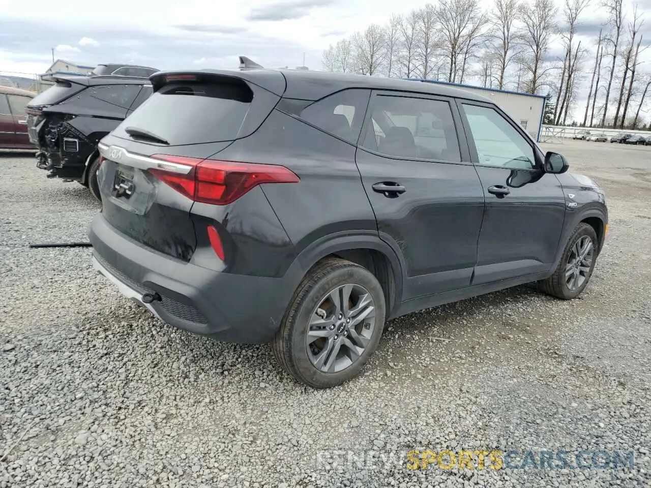 3 Photograph of a damaged car KNDEPCAA2N7317545 KIA SELTOS 2022