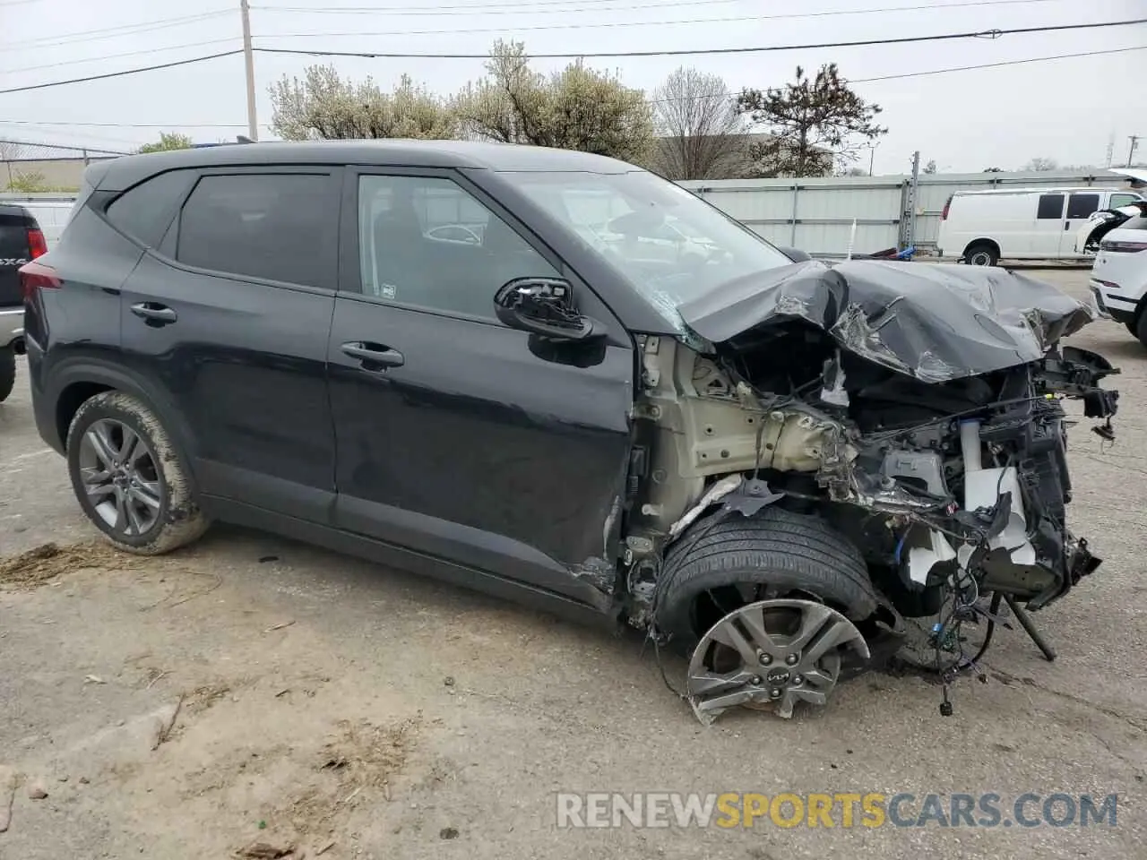4 Photograph of a damaged car KNDEPCAA3N7248624 KIA SELTOS 2022