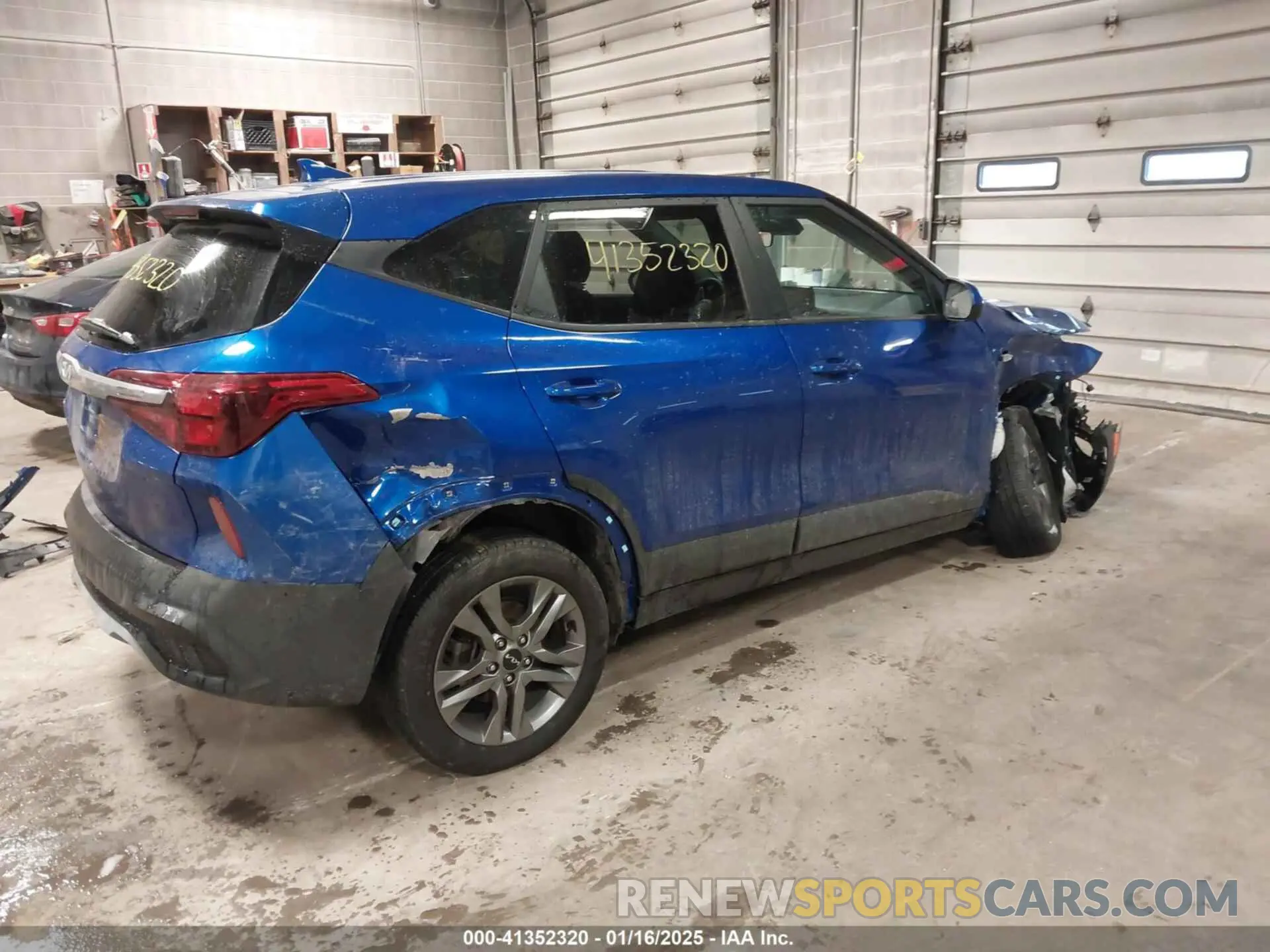 4 Photograph of a damaged car KNDEPCAA4N7307454 KIA SELTOS 2022