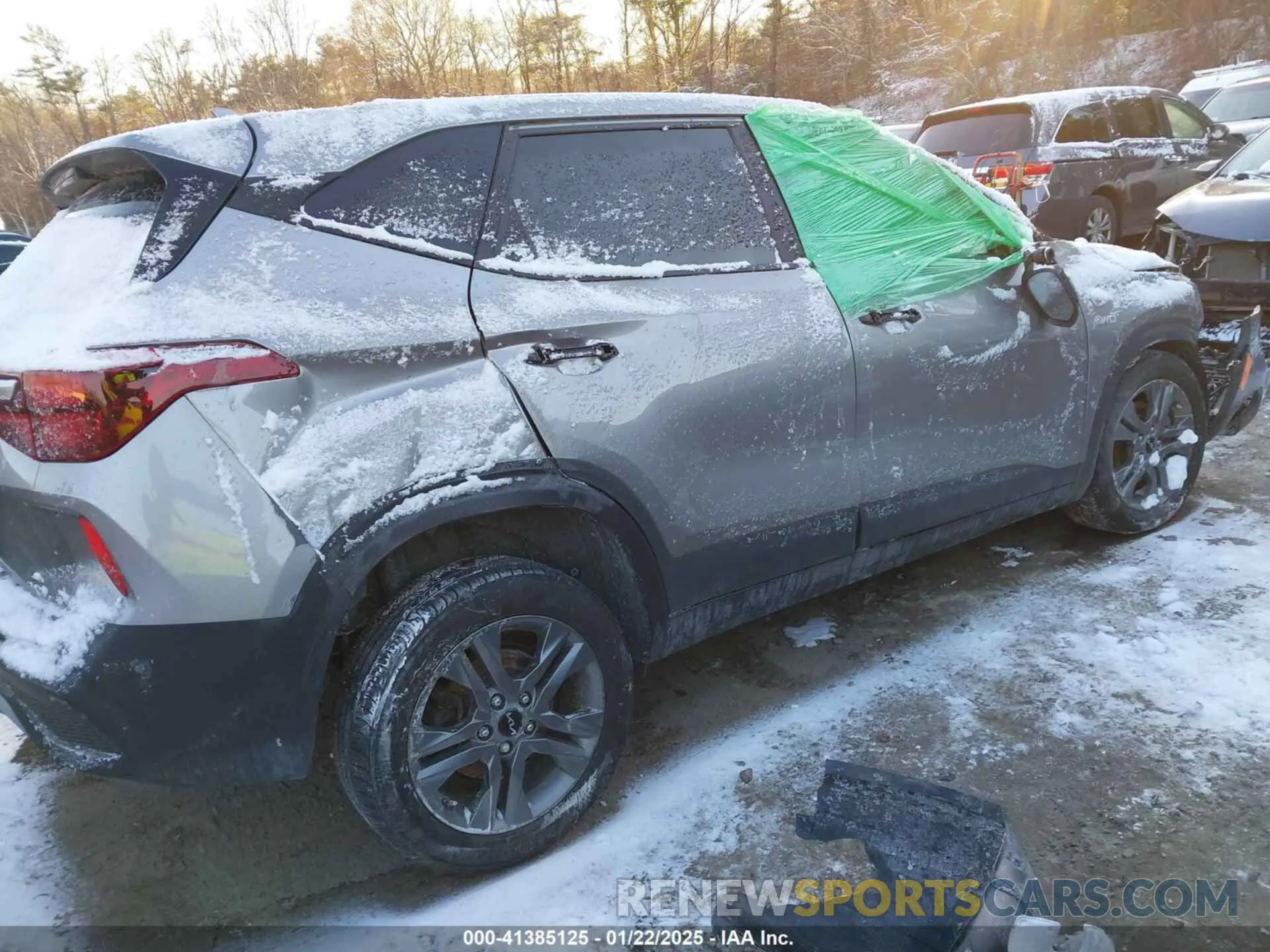 4 Photograph of a damaged car KNDEPCAA6N7333330 KIA SELTOS 2022