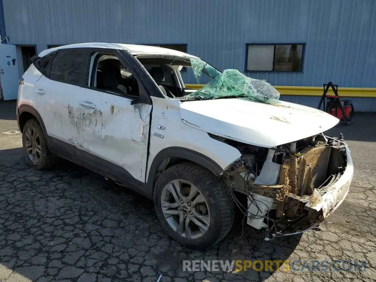 4 Photograph of a damaged car KNDEPCAA7N7238422 KIA SELTOS 2022