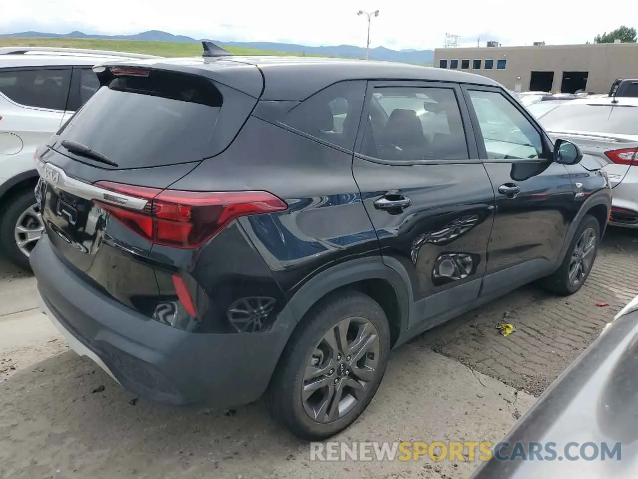 3 Photograph of a damaged car KNDEPCAA9N7340529 KIA SELTOS 2022
