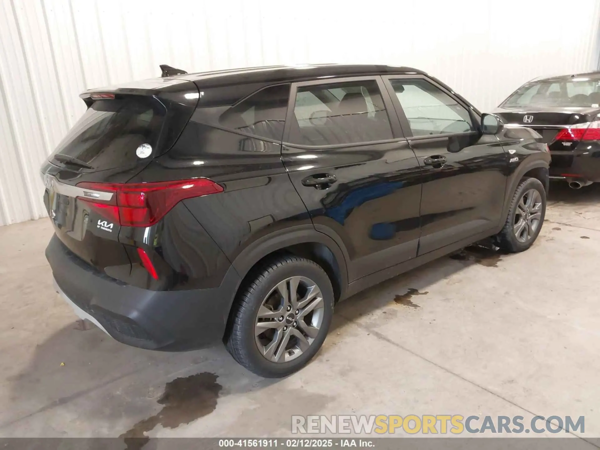 4 Photograph of a damaged car KNDEPCAAXN7328518 KIA SELTOS 2022