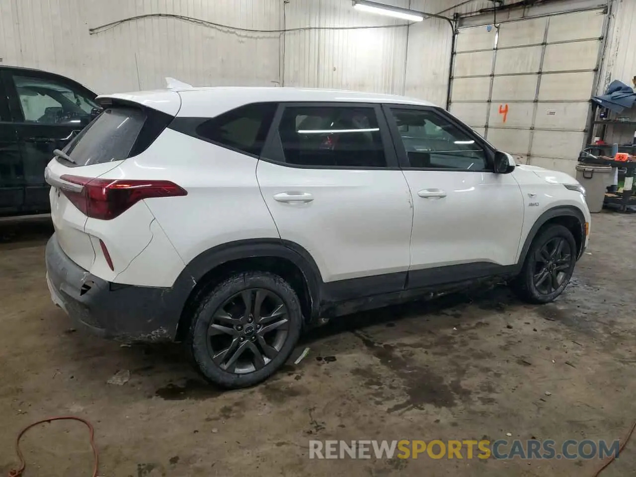 3 Photograph of a damaged car KNDEPCAAXN7334819 KIA SELTOS 2022