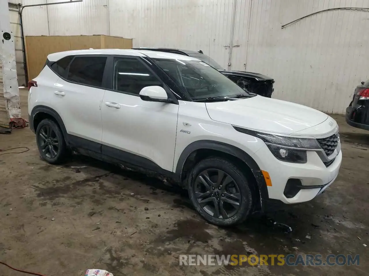 4 Photograph of a damaged car KNDEPCAAXN7334819 KIA SELTOS 2022