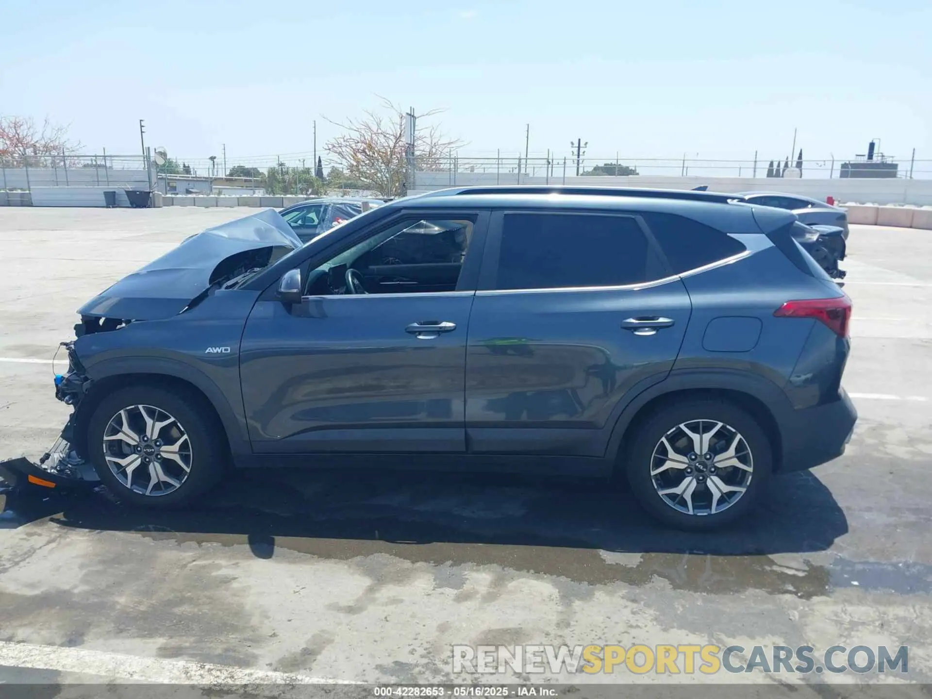 14 Photograph of a damaged car KNDERCAA2N7246714 KIA SELTOS 2022