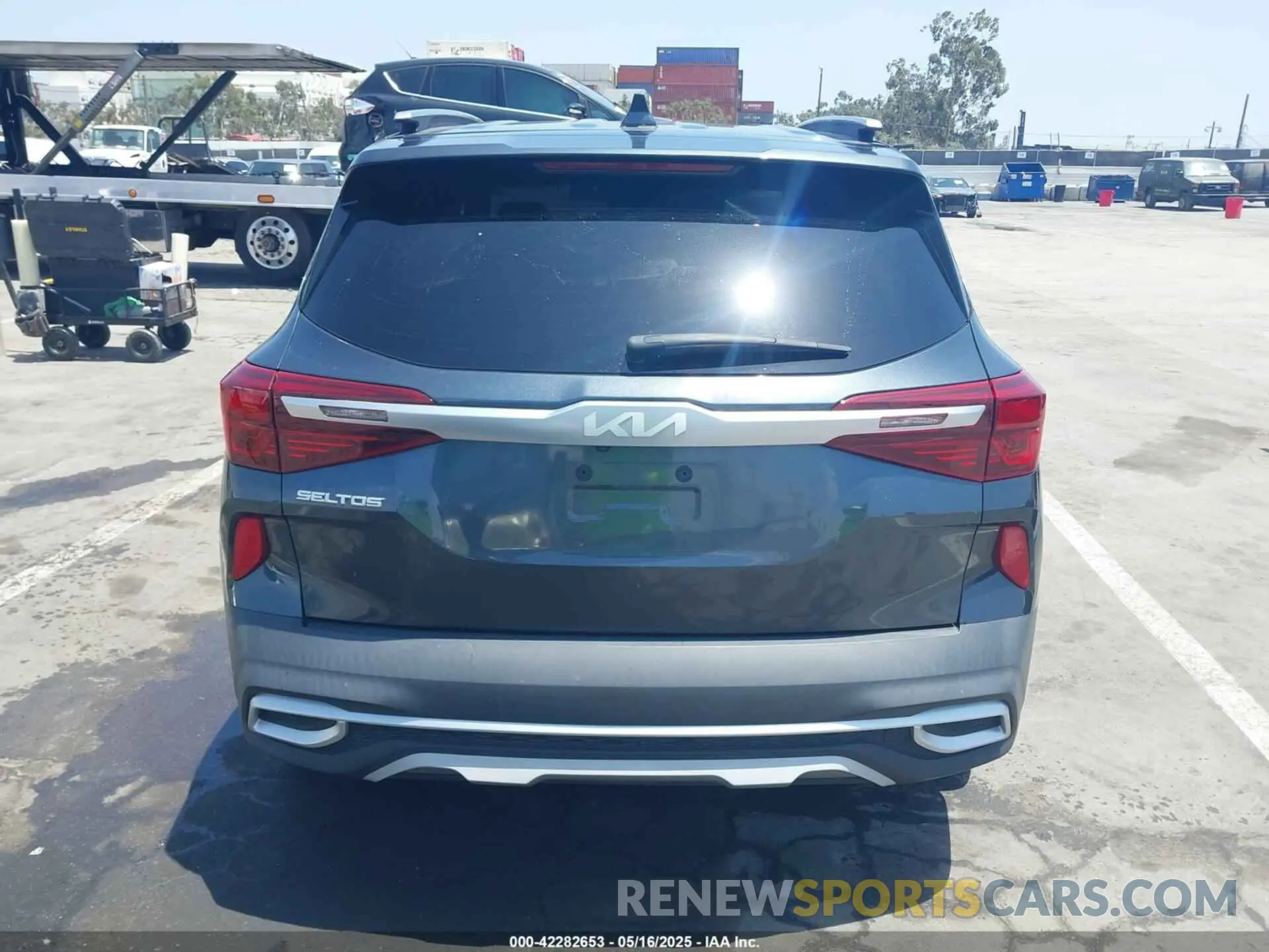 16 Photograph of a damaged car KNDERCAA2N7246714 KIA SELTOS 2022