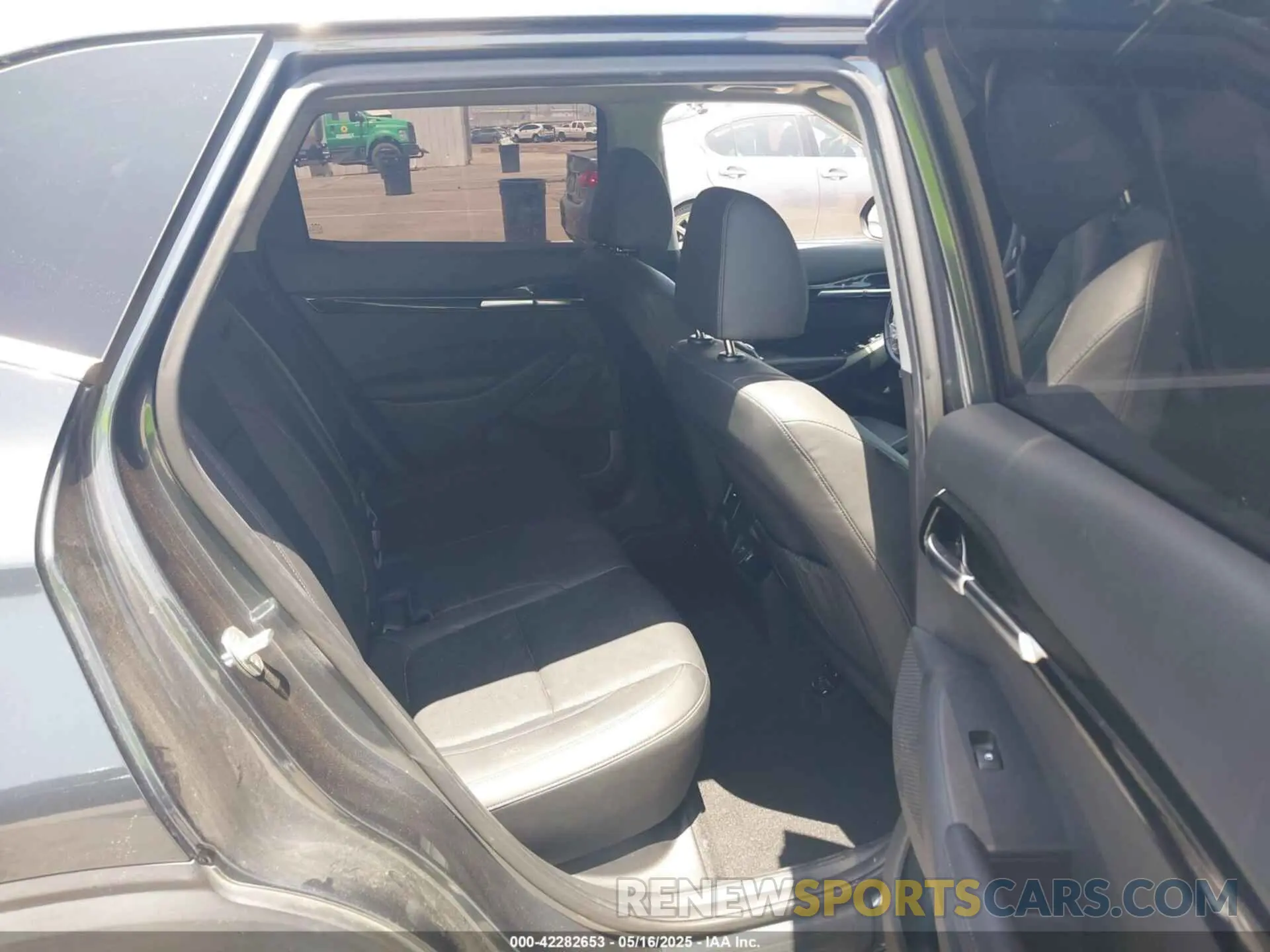 8 Photograph of a damaged car KNDERCAA2N7246714 KIA SELTOS 2022