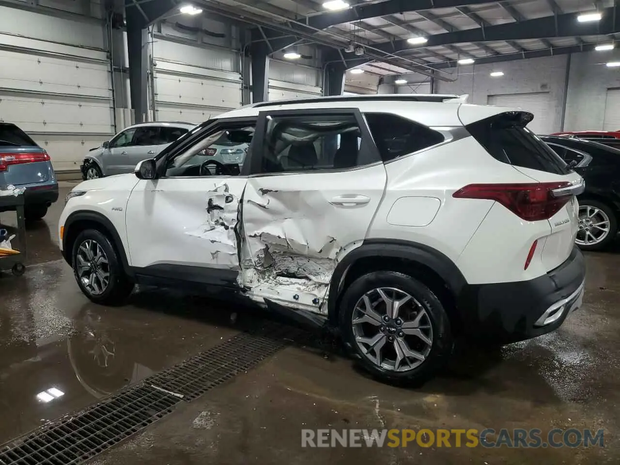 2 Photograph of a damaged car KNDERCAA5N7245525 KIA SELTOS 2022