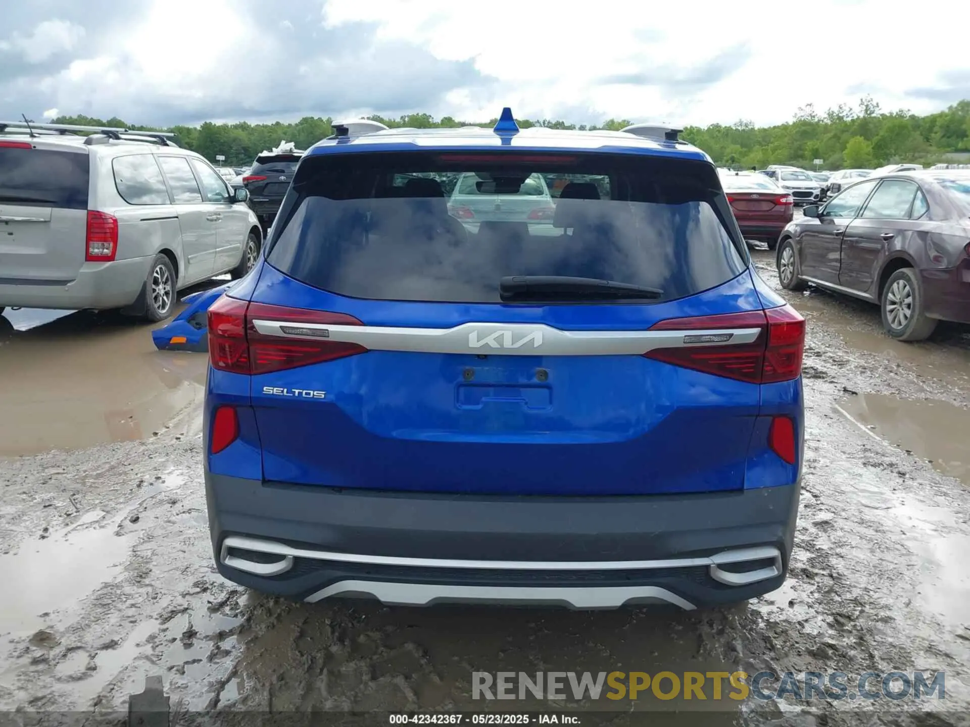 17 Photograph of a damaged car KNDERCAA5N7246531 KIA SELTOS 2022