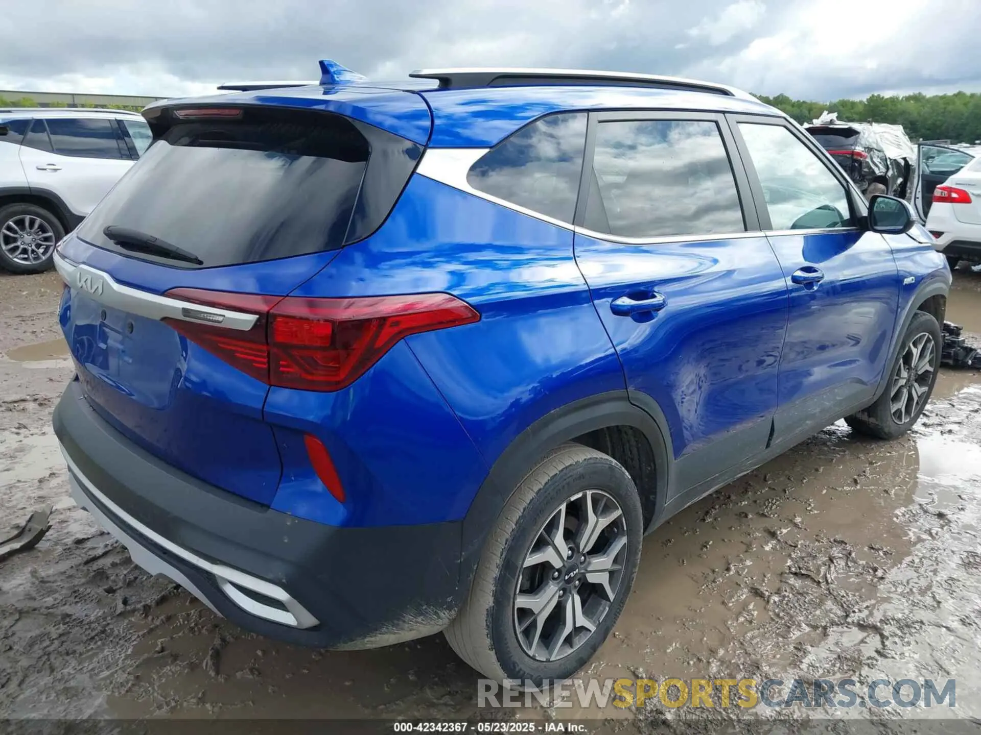 4 Photograph of a damaged car KNDERCAA5N7246531 KIA SELTOS 2022