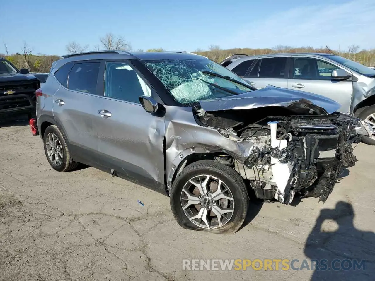 4 Photograph of a damaged car KNDERCAA6N7241368 KIA SELTOS 2022