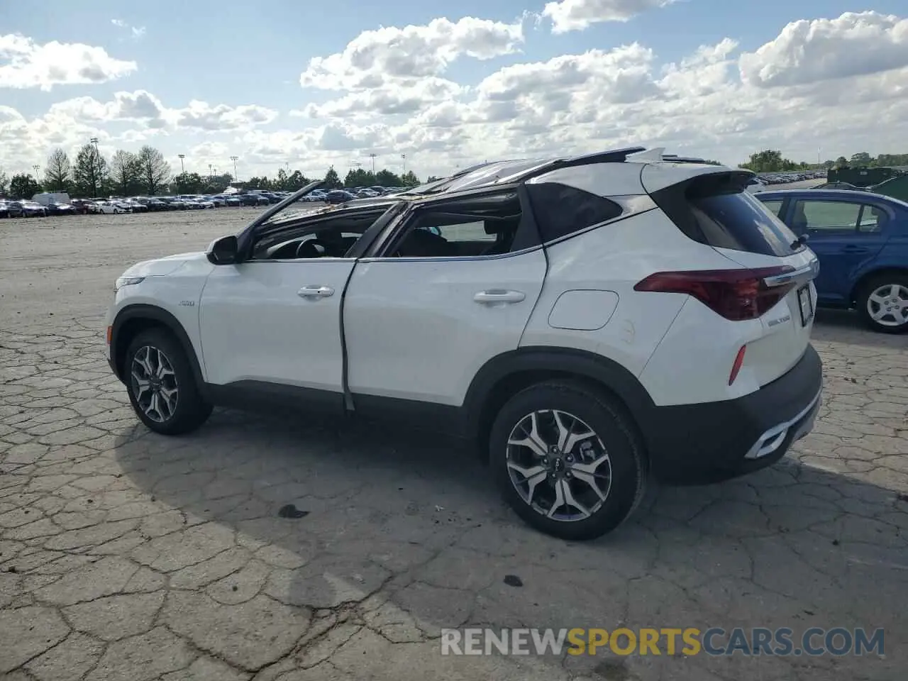 2 Photograph of a damaged car KNDERCAA7N7320340 KIA SELTOS 2022