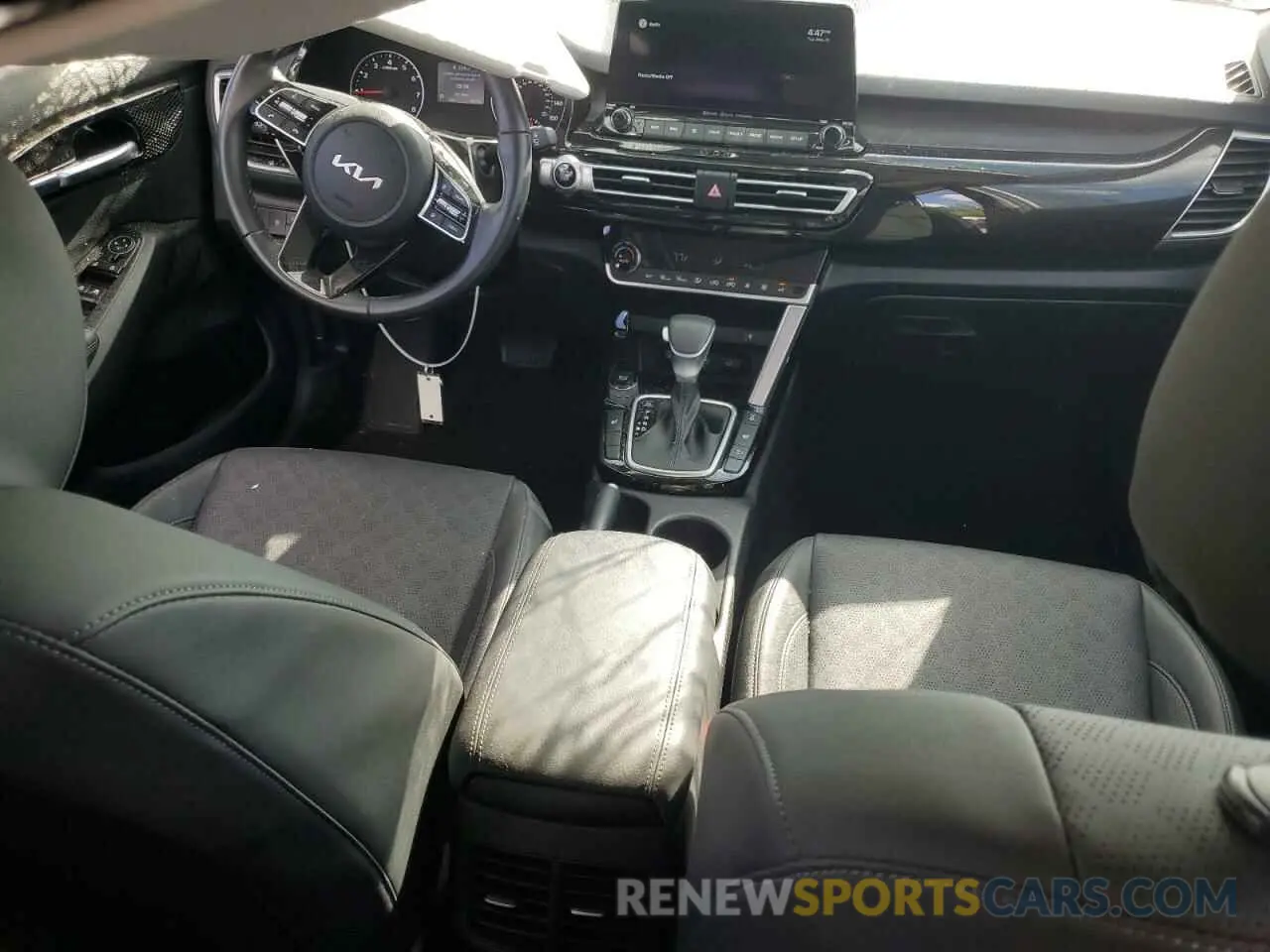 8 Photograph of a damaged car KNDERCAA7N7320340 KIA SELTOS 2022