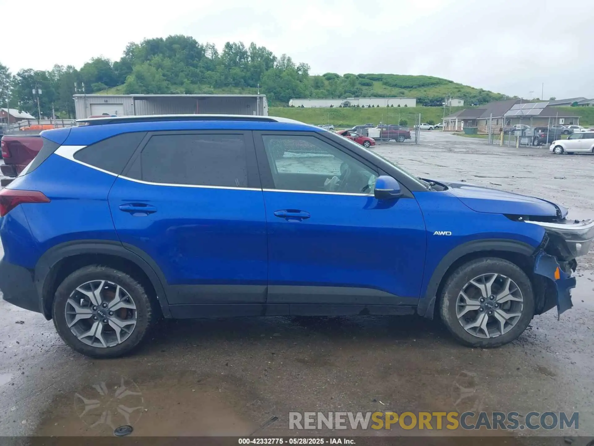 13 Photograph of a damaged car KNDERCAA8N7237970 KIA SELTOS 2022