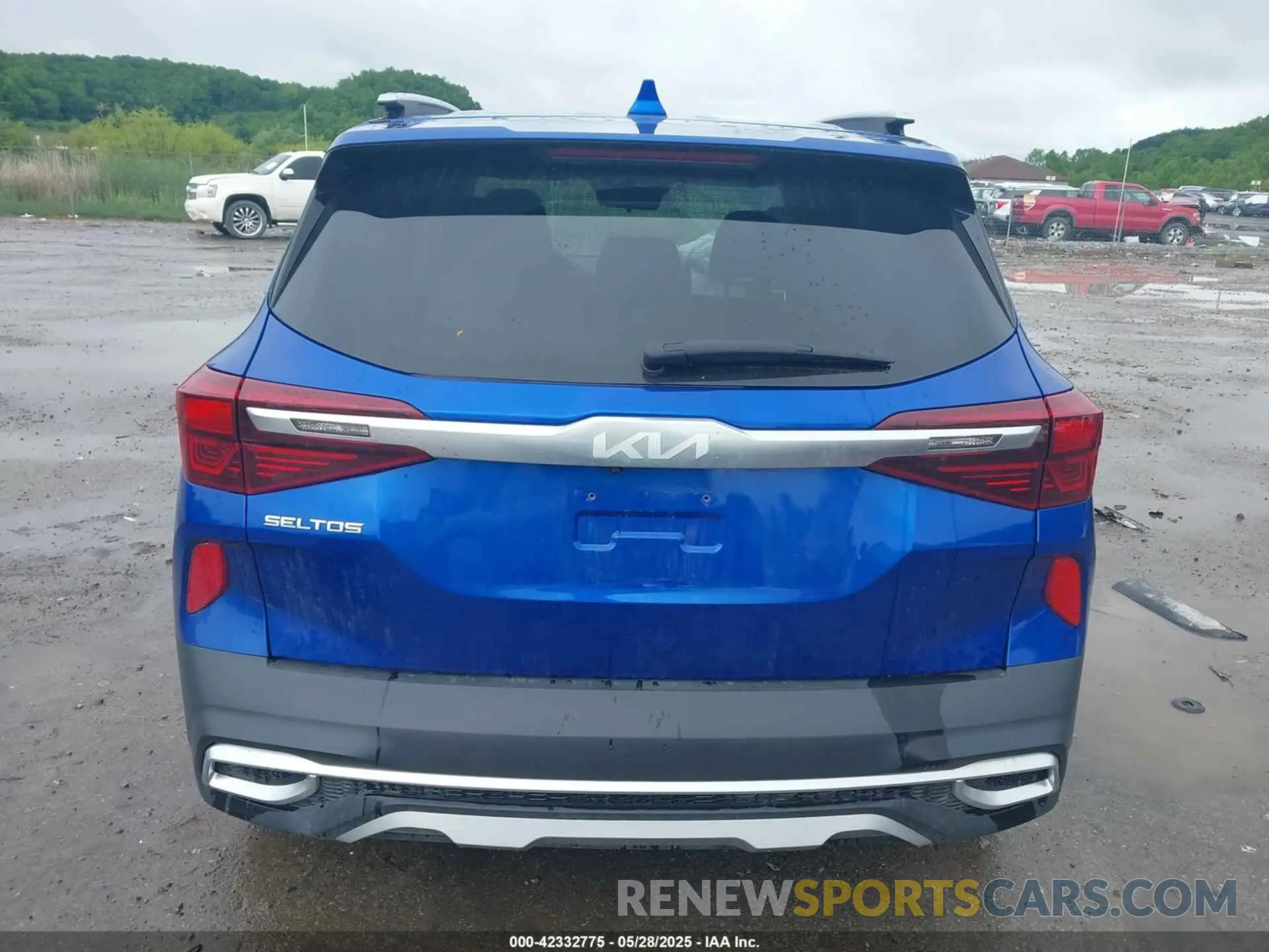 16 Photograph of a damaged car KNDERCAA8N7237970 KIA SELTOS 2022