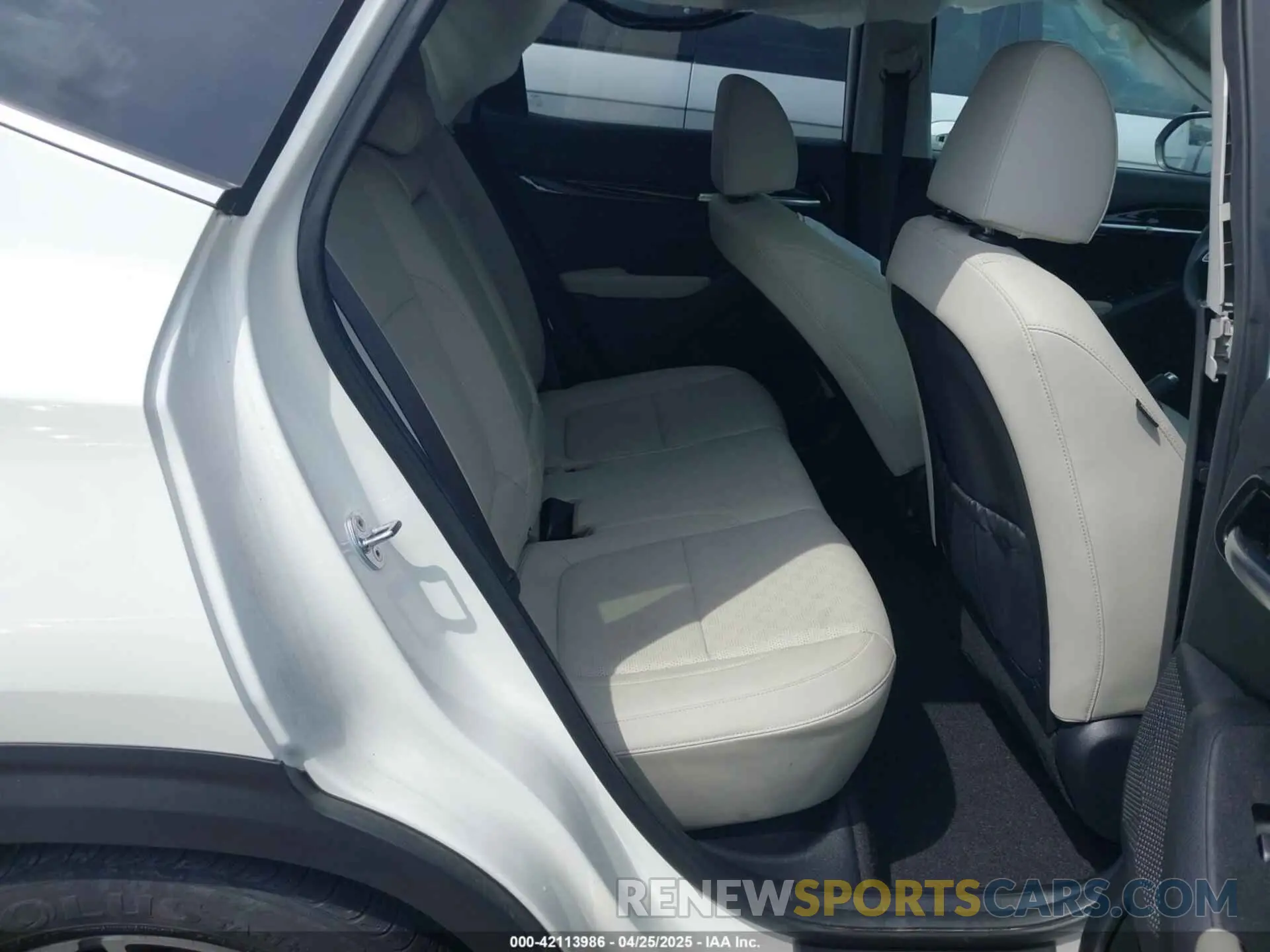 8 Photograph of a damaged car KNDERCAAXN7287172 KIA SELTOS 2022