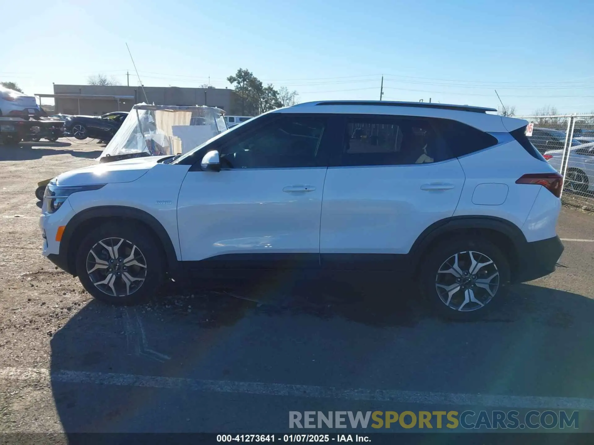 15 Photograph of a damaged car KNDERCAAXN7294509 KIA SELTOS 2022