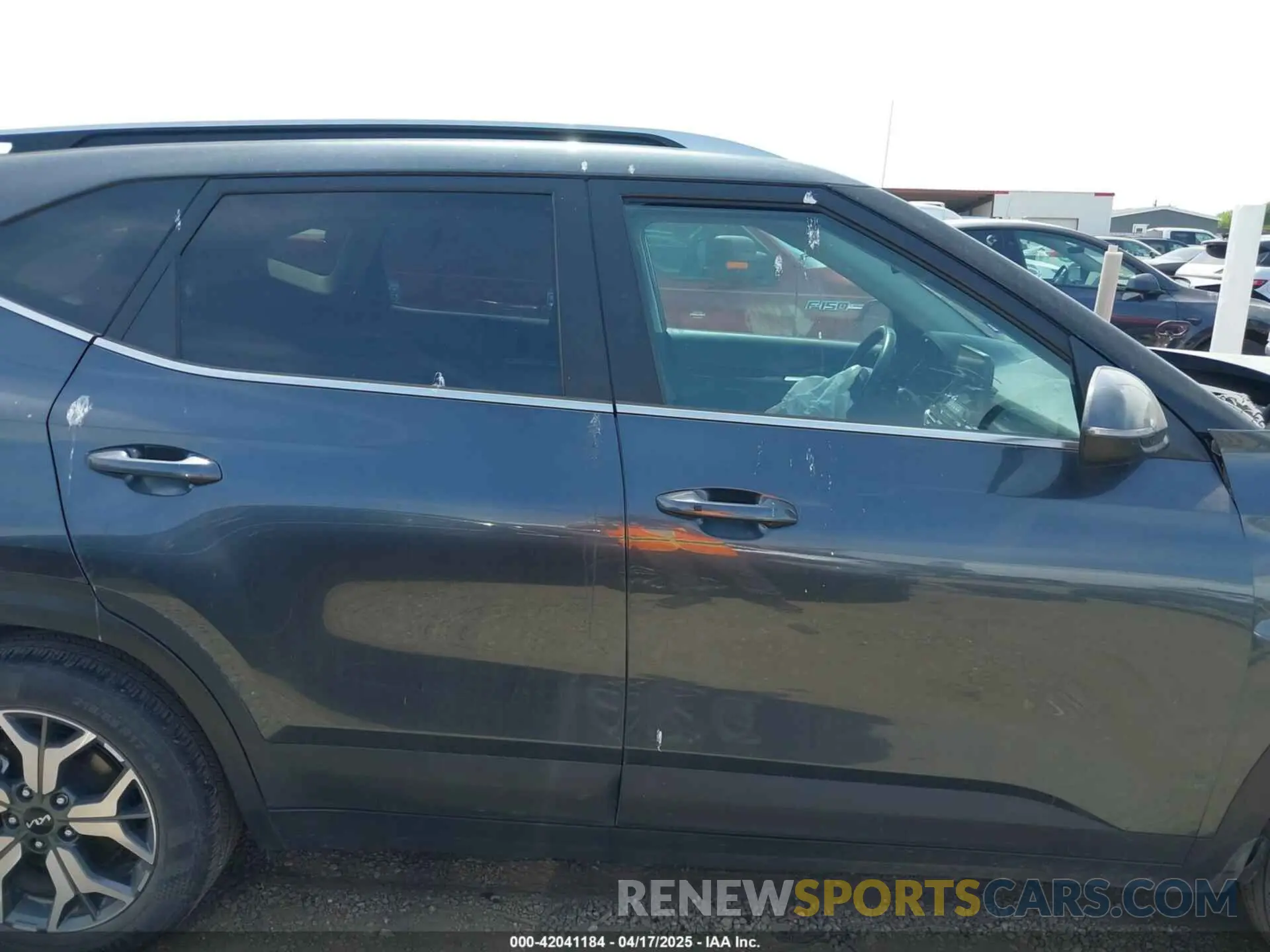 14 Photograph of a damaged car KNDERCAAXN7334443 KIA SELTOS 2022