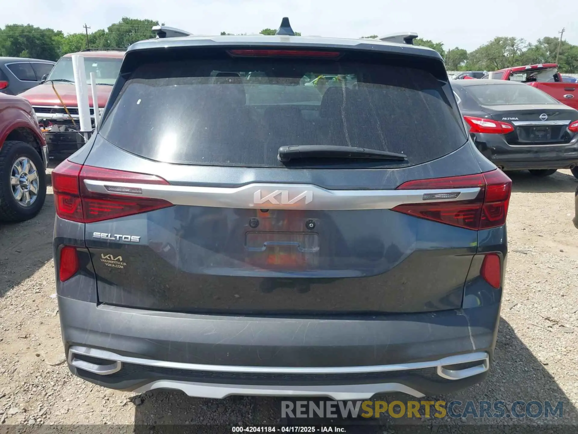 17 Photograph of a damaged car KNDERCAAXN7334443 KIA SELTOS 2022