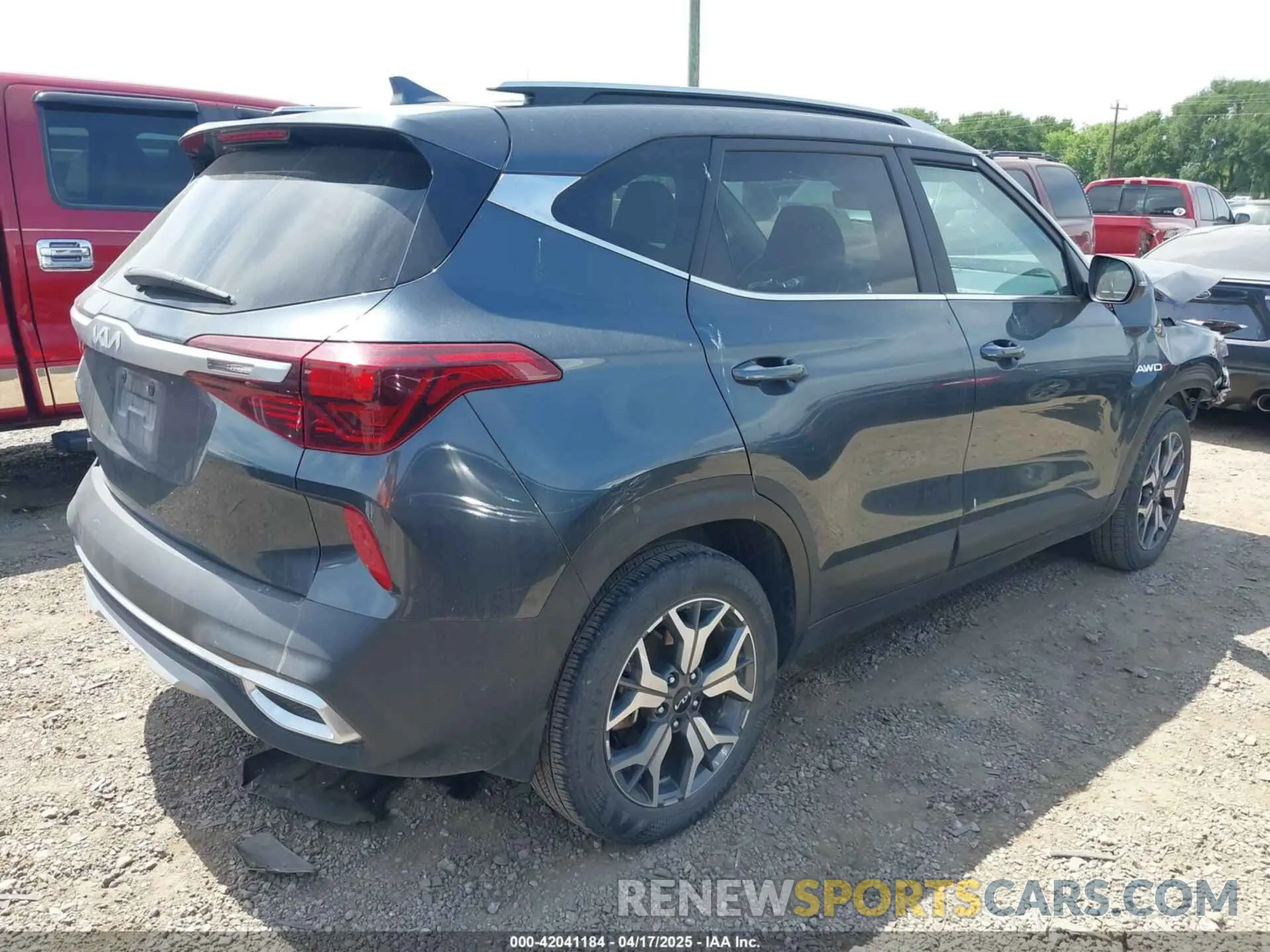 4 Photograph of a damaged car KNDERCAAXN7334443 KIA SELTOS 2022