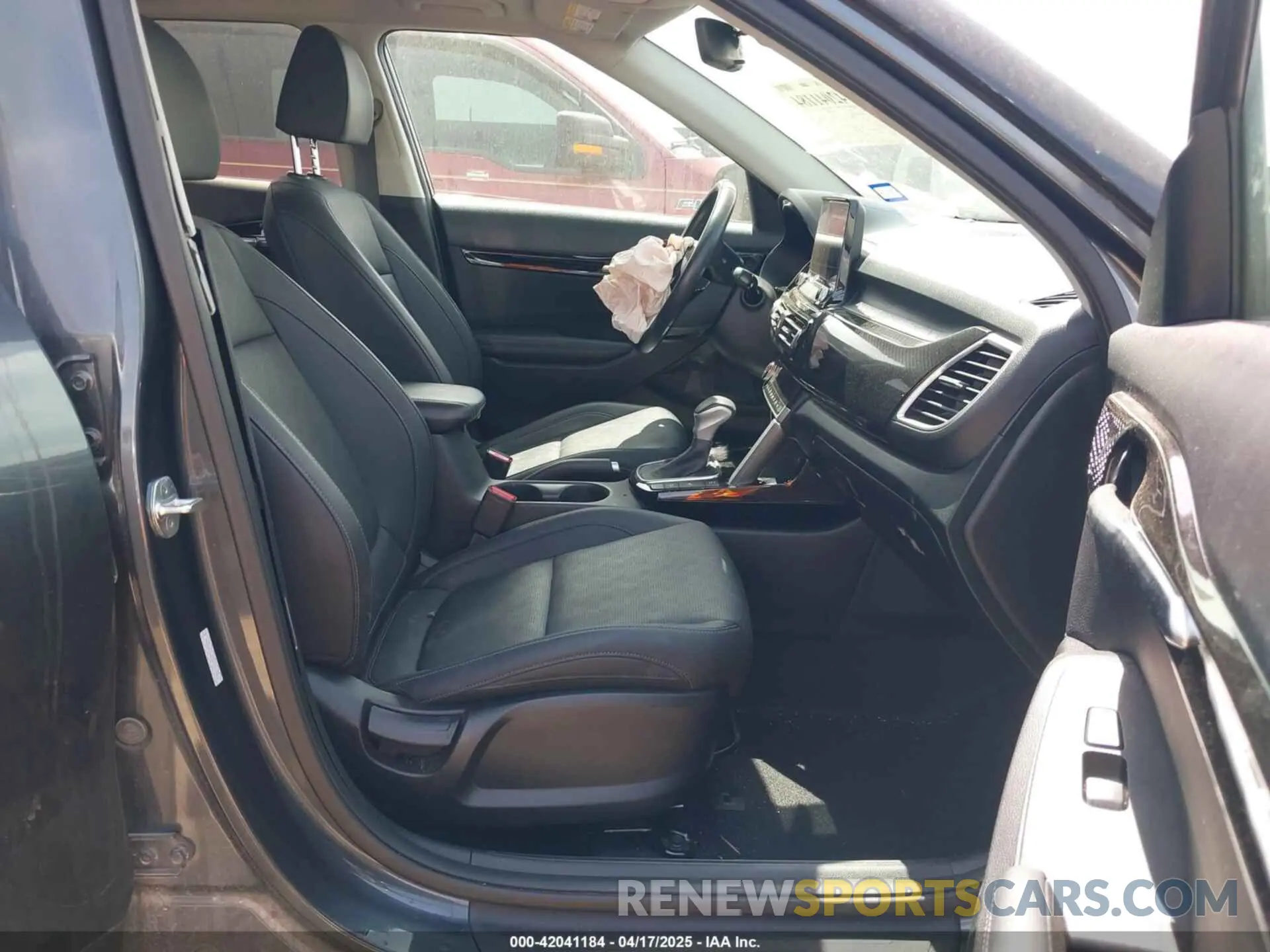 5 Photograph of a damaged car KNDERCAAXN7334443 KIA SELTOS 2022