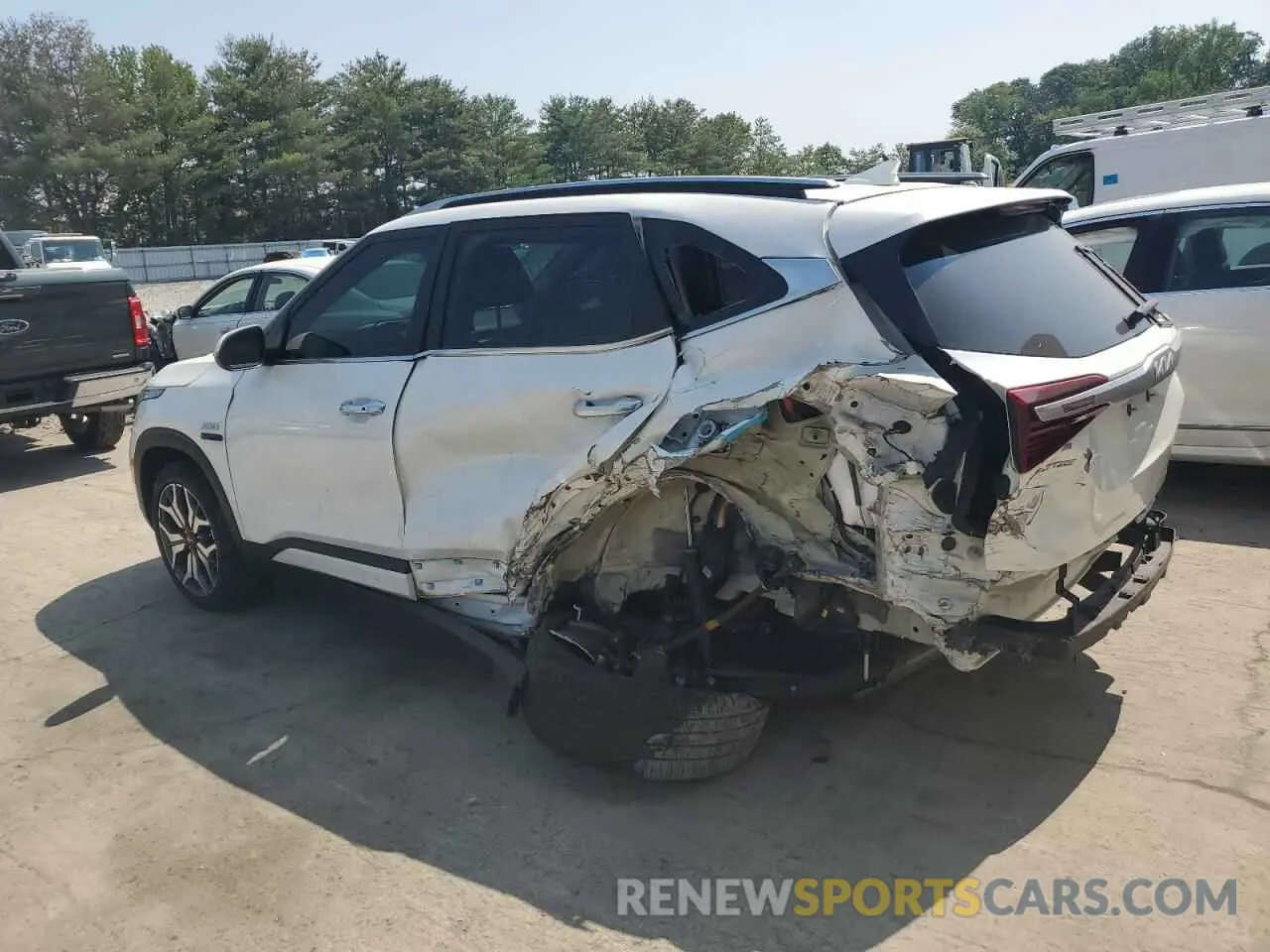 2 Photograph of a damaged car KNDETCA25N7253571 KIA SELTOS 2022