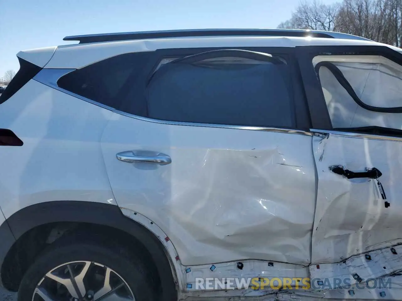 11 Photograph of a damaged car KNDETCA29N7241391 KIA SELTOS 2022