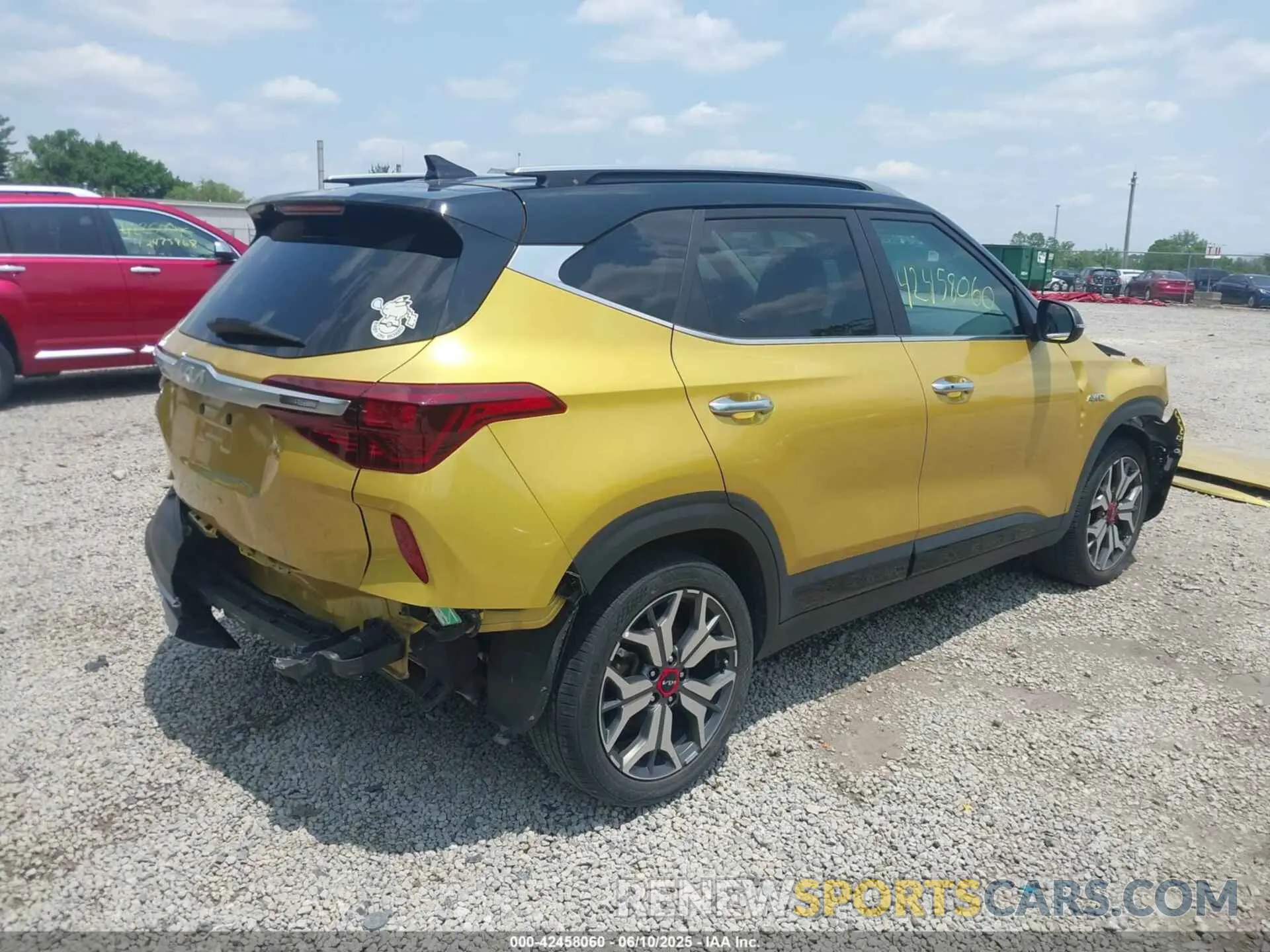4 Photograph of a damaged car KNDETCA29N7274519 KIA SELTOS 2022