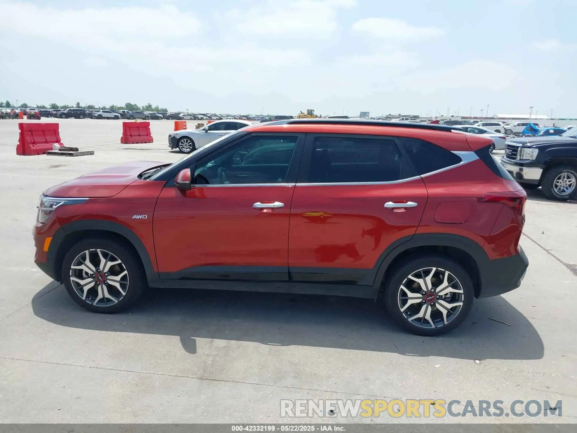 14 Photograph of a damaged car KNDETCA2XN7277896 KIA SELTOS 2022